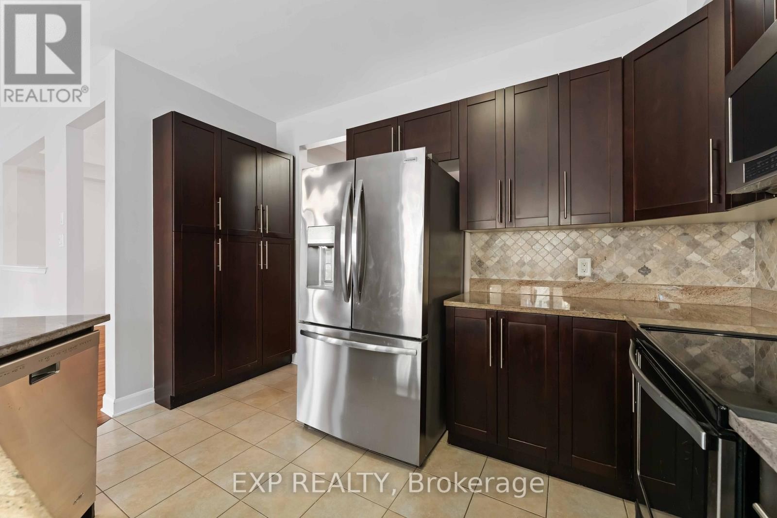 












413 TILLSONBURG STREET

,
Ottawa,




Ontario
K2T0C3

