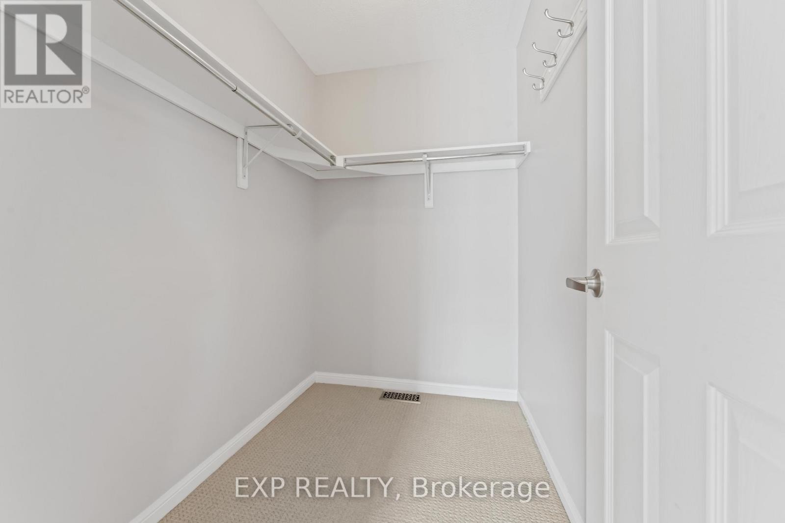 












413 TILLSONBURG STREET

,
Ottawa,




Ontario
K2T0C3

