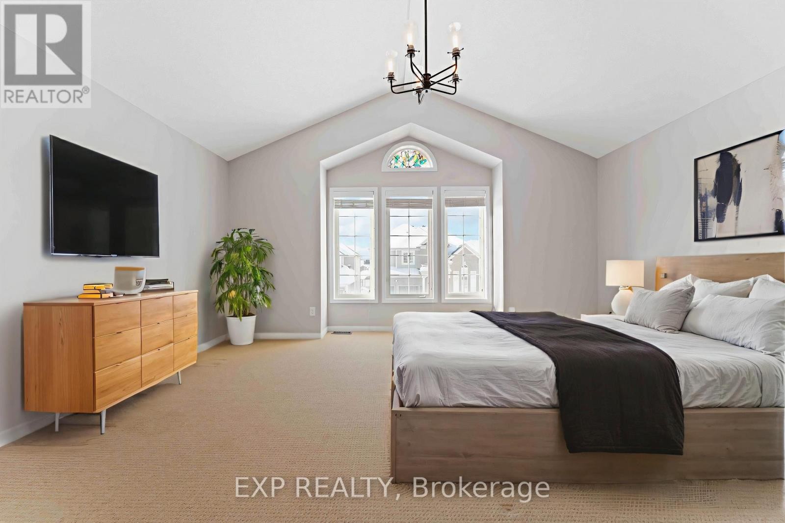 












413 TILLSONBURG STREET

,
Ottawa,




Ontario
K2T0C3

