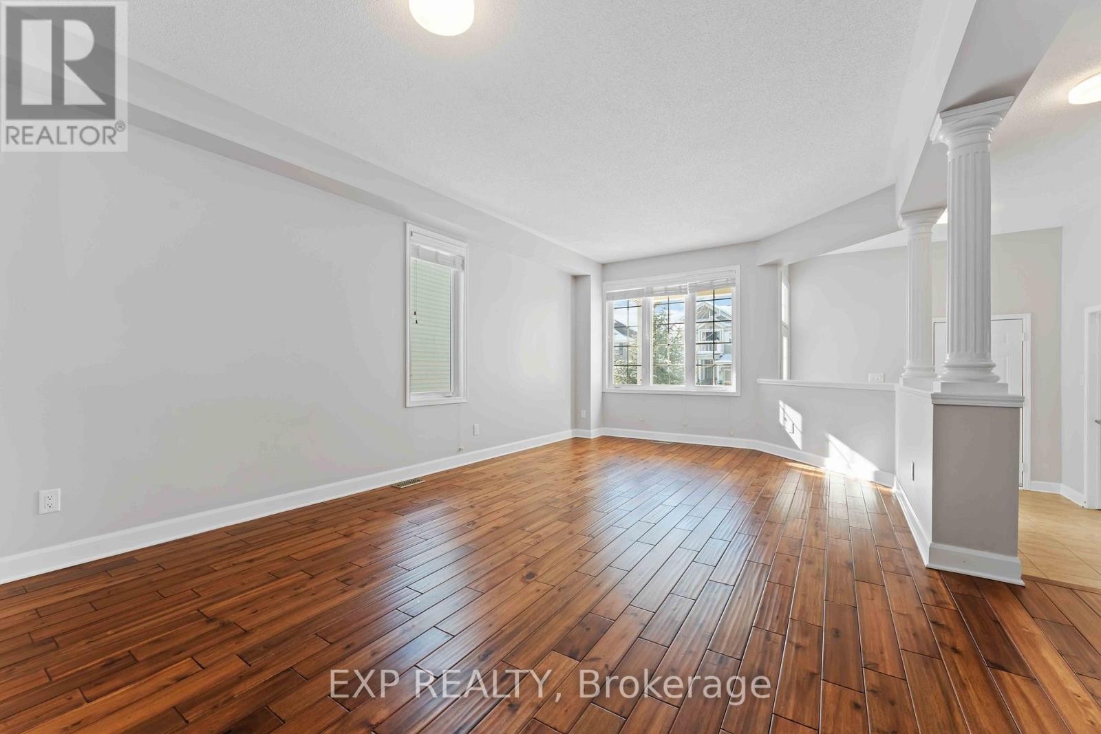 












413 TILLSONBURG STREET

,
Ottawa,




Ontario
K2T0C3

