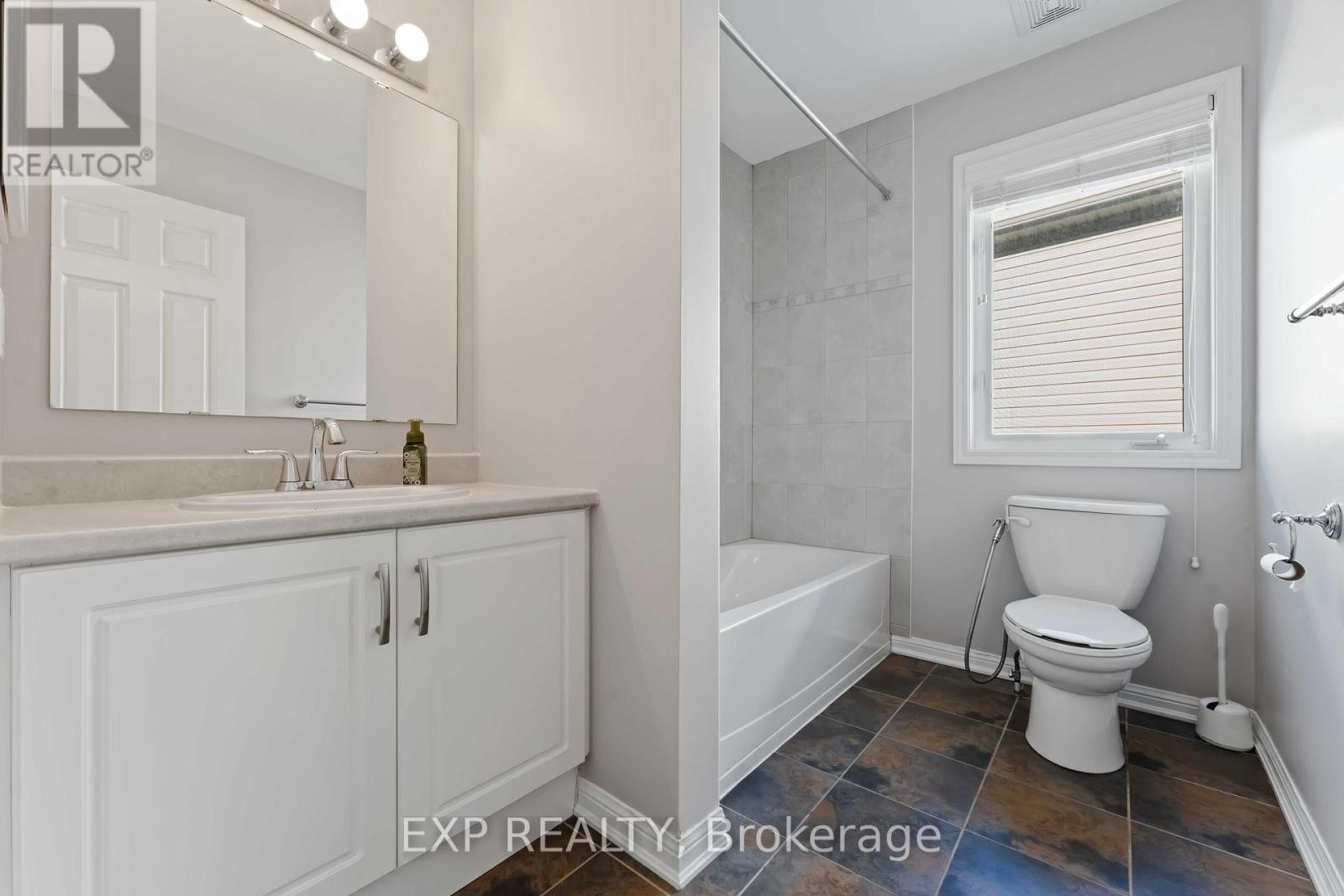 












413 TILLSONBURG STREET

,
Ottawa,




Ontario
K2T0C3

