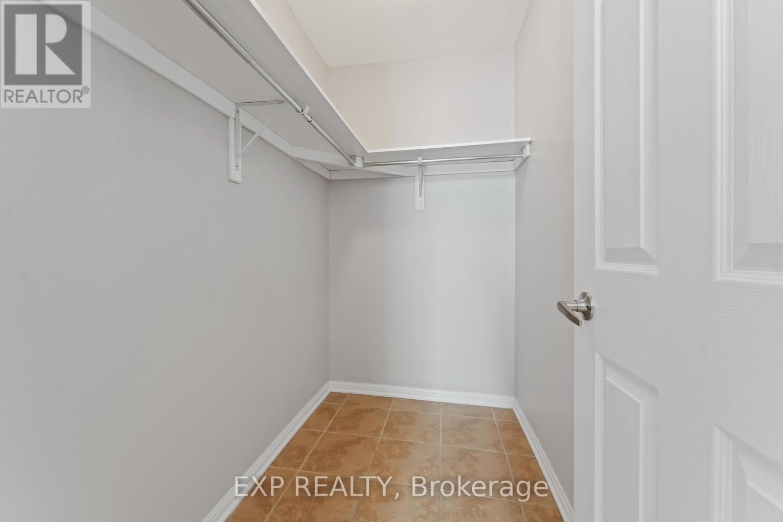 












413 TILLSONBURG STREET

,
Ottawa,




Ontario
K2T0C3

