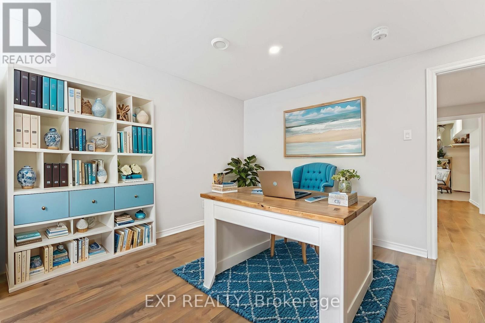 












413 TILLSONBURG STREET

,
Ottawa,




Ontario
K2T0C3

