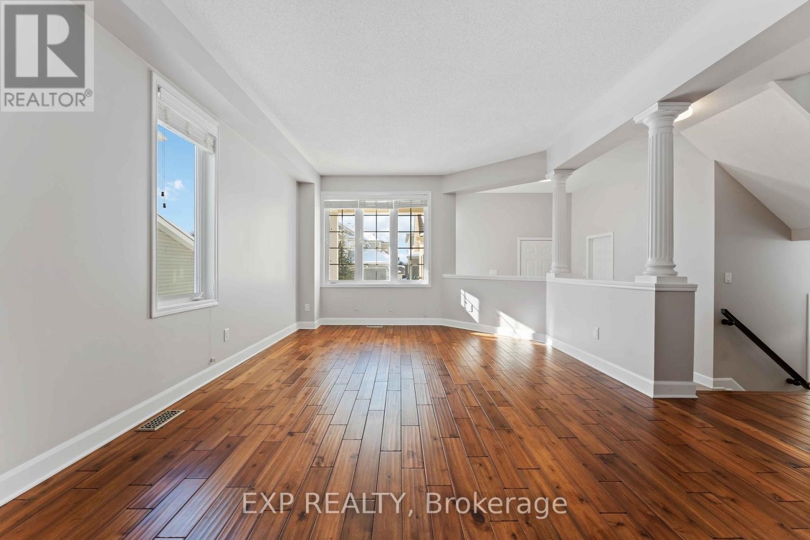 












413 TILLSONBURG STREET

,
Ottawa,




Ontario
K2T0C3

