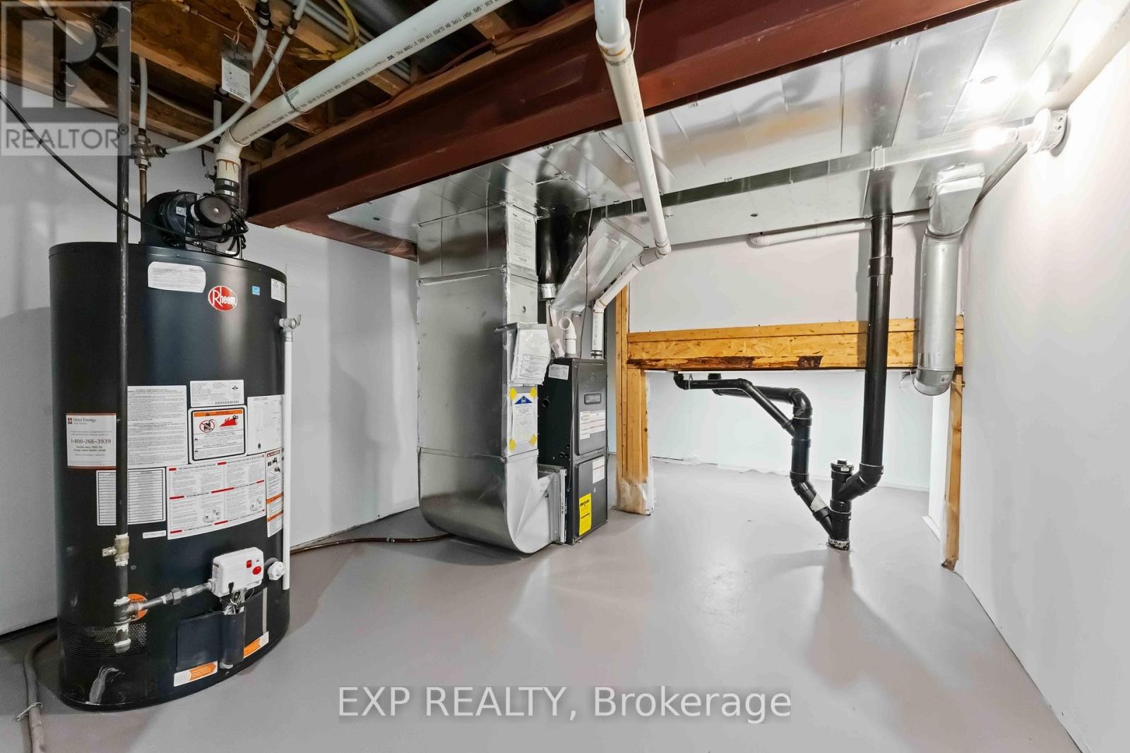 












413 TILLSONBURG STREET

,
Ottawa,




Ontario
K2T0C3

