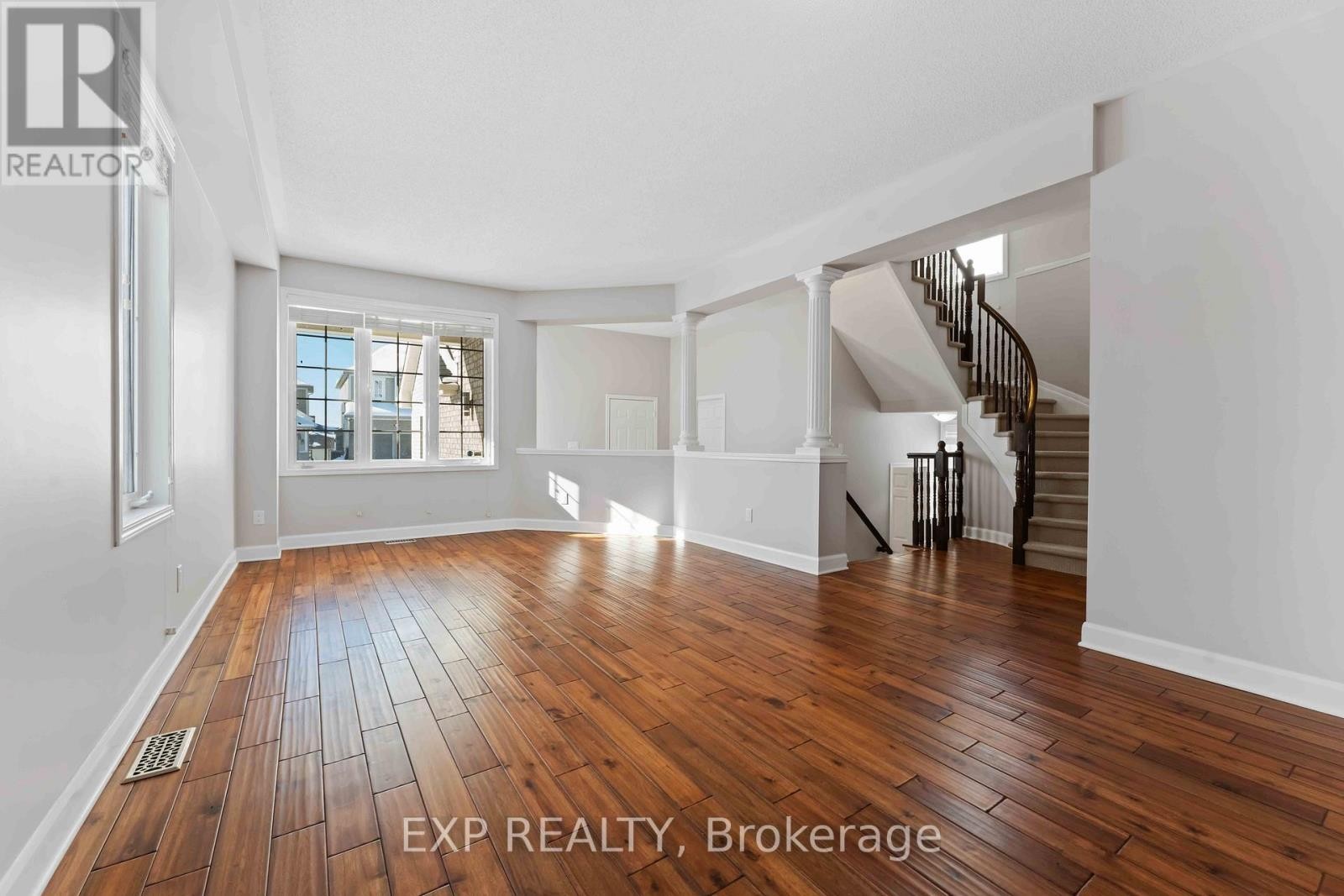 












413 TILLSONBURG STREET

,
Ottawa,




Ontario
K2T0C3

