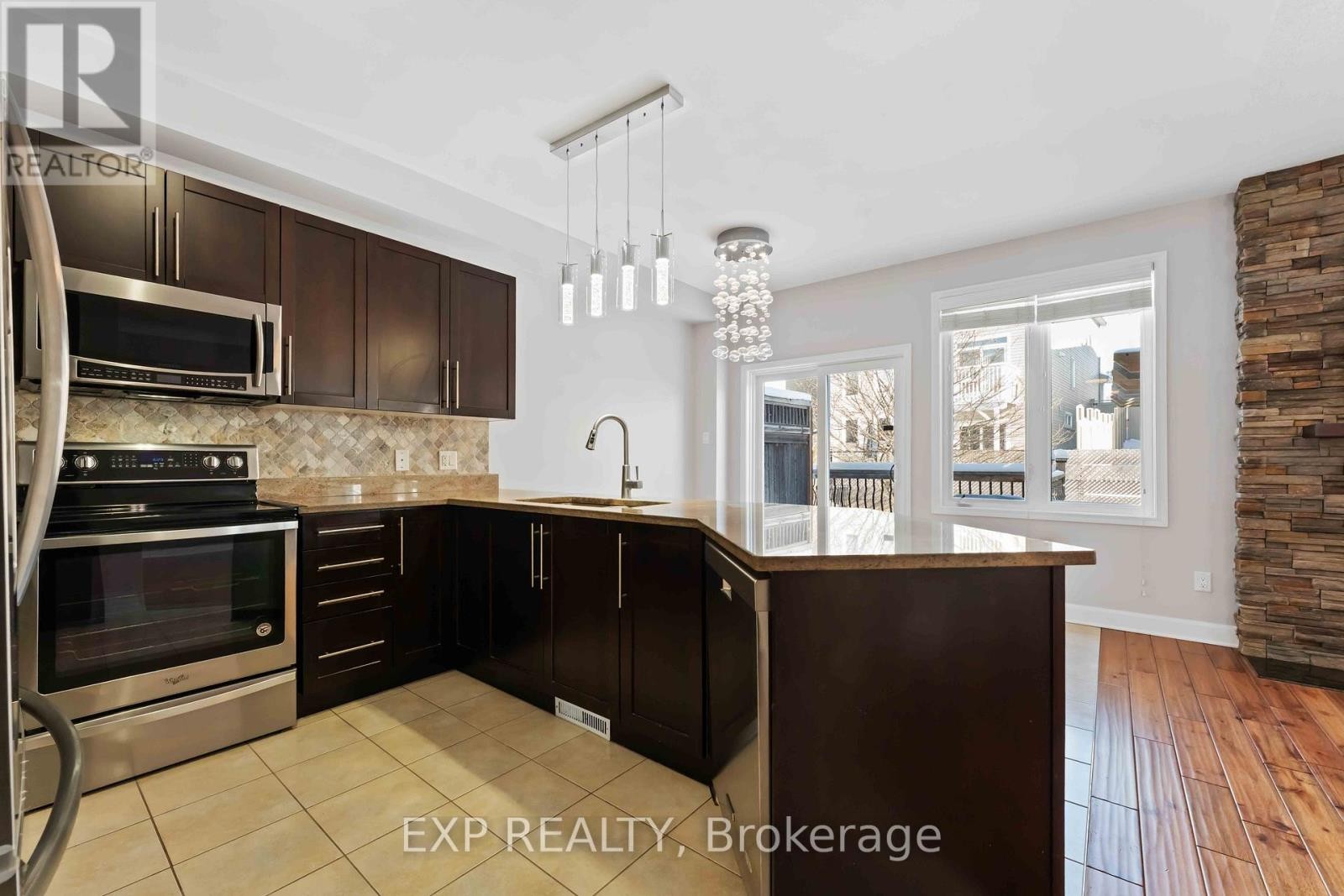 












413 TILLSONBURG STREET

,
Ottawa,




Ontario
K2T0C3

