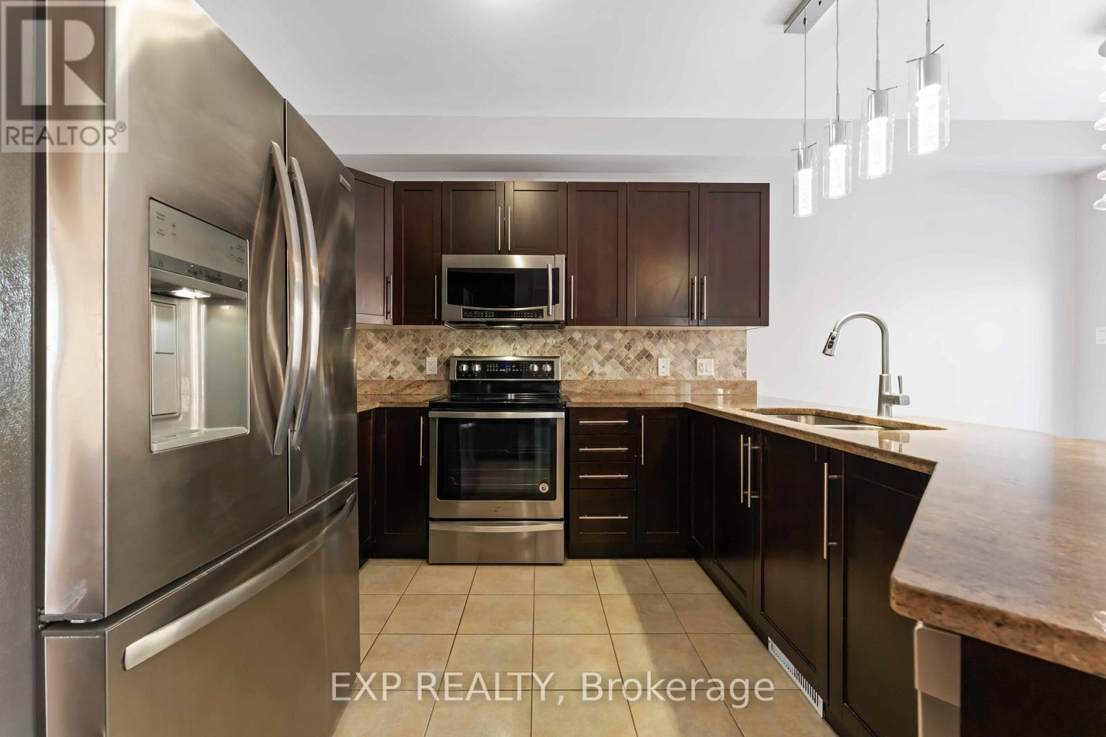 












413 TILLSONBURG STREET

,
Ottawa,




Ontario
K2T0C3

