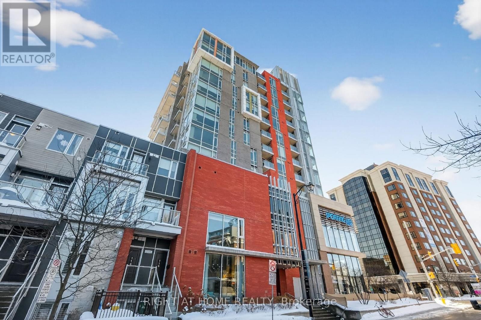 












806 - 118 HOLMWOOD AVENUE

,
Ottawa,




Ontario
K1S5J5

