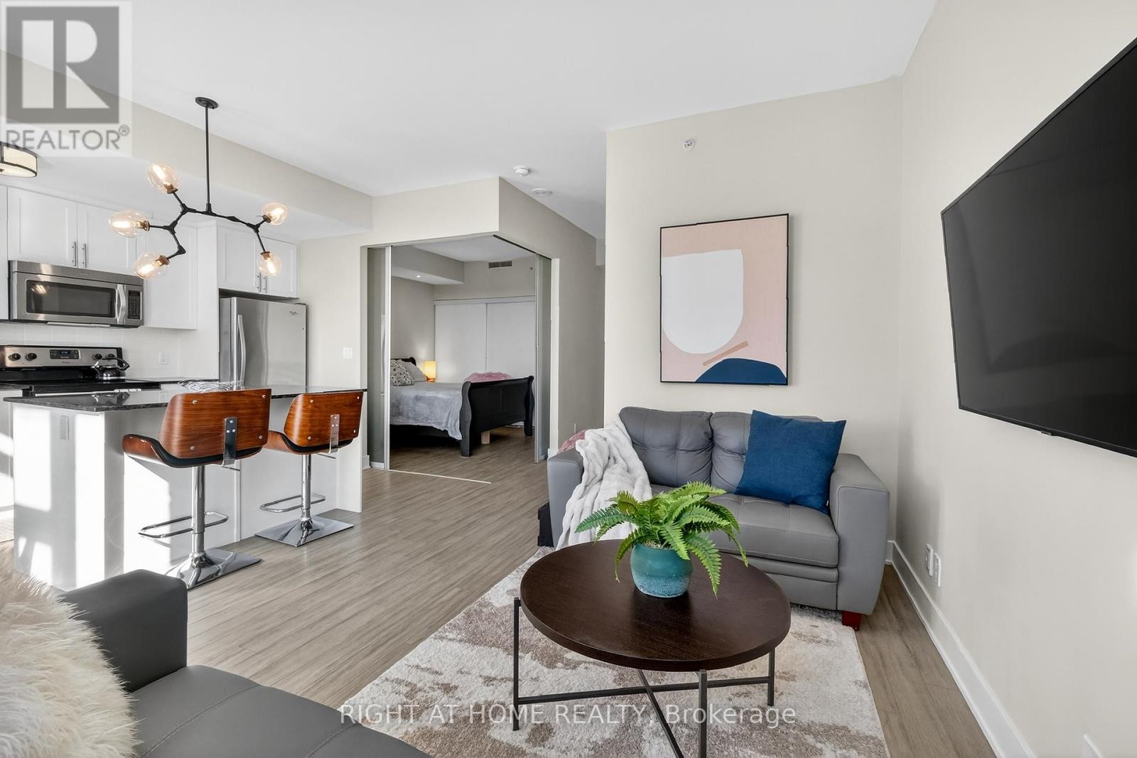 












806 - 118 HOLMWOOD AVENUE

,
Ottawa,




Ontario
K1S5J5

