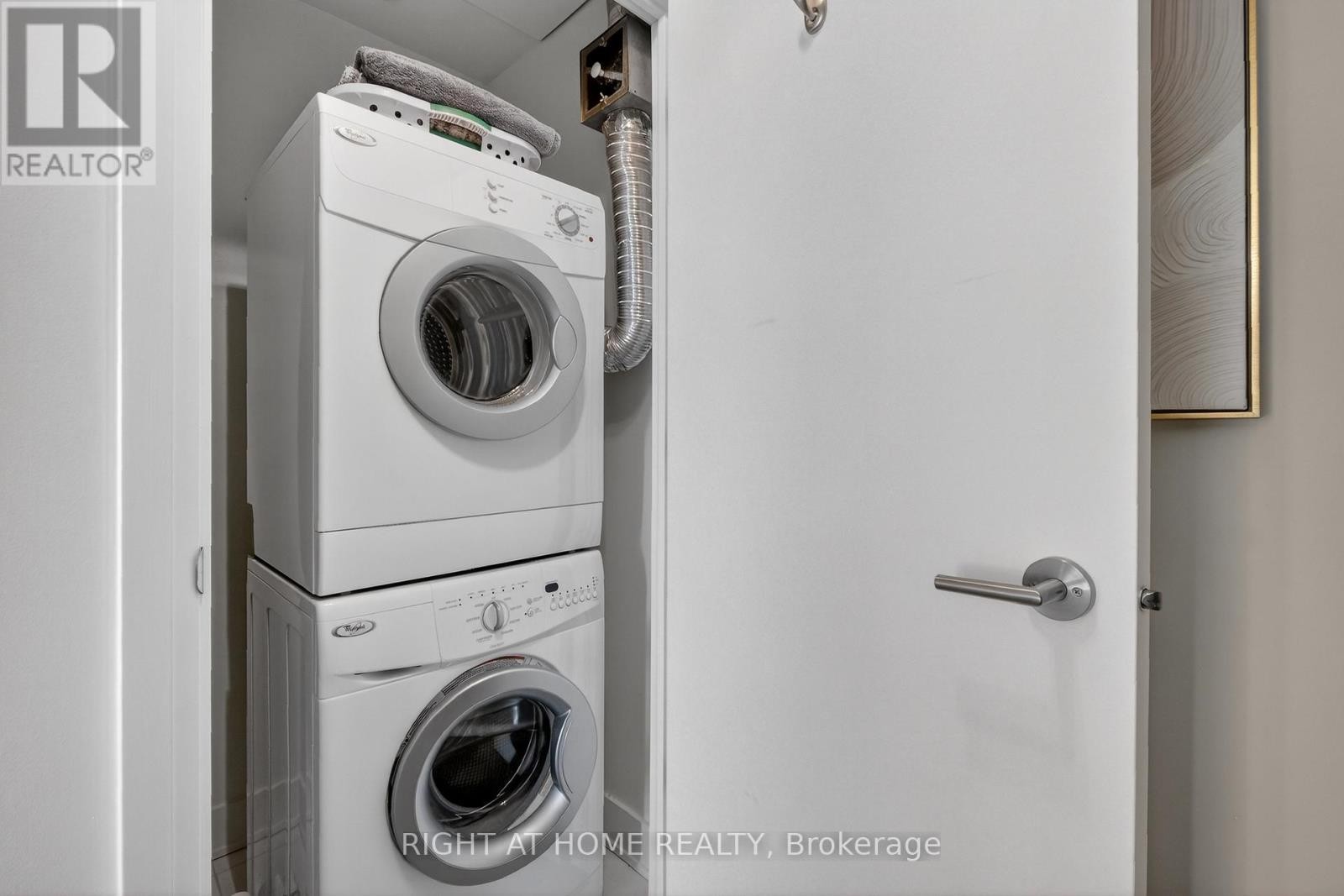 












806 - 118 HOLMWOOD AVENUE

,
Ottawa,




Ontario
K1S5J5

