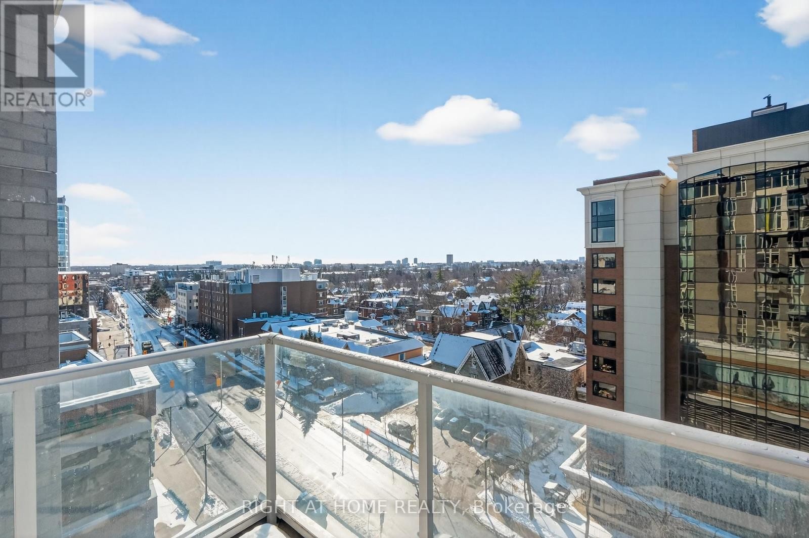 












806 - 118 HOLMWOOD AVENUE

,
Ottawa,




Ontario
K1S5J5

