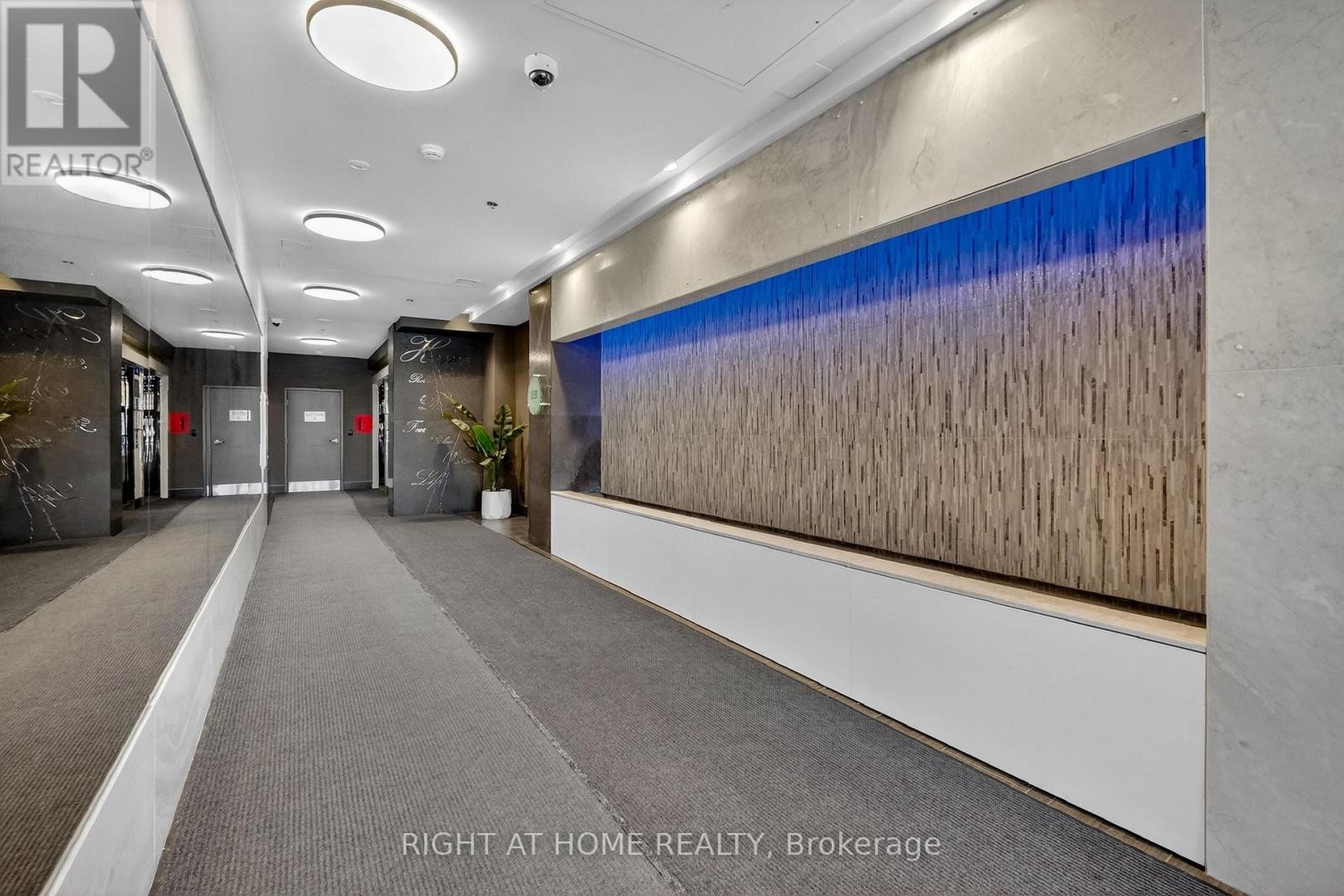 












806 - 118 HOLMWOOD AVENUE

,
Ottawa,




Ontario
K1S5J5

