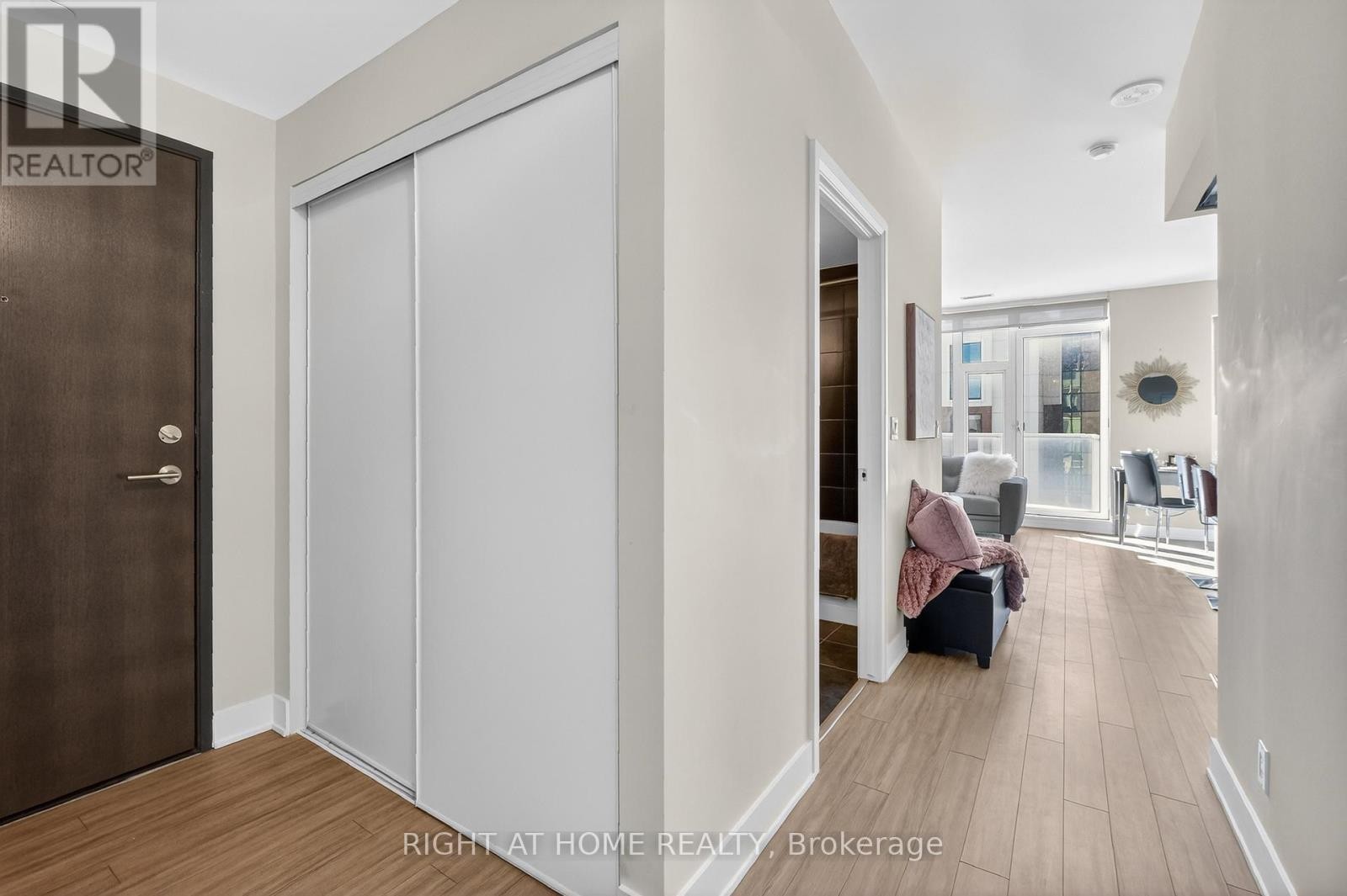 












806 - 118 HOLMWOOD AVENUE

,
Ottawa,




Ontario
K1S5J5

