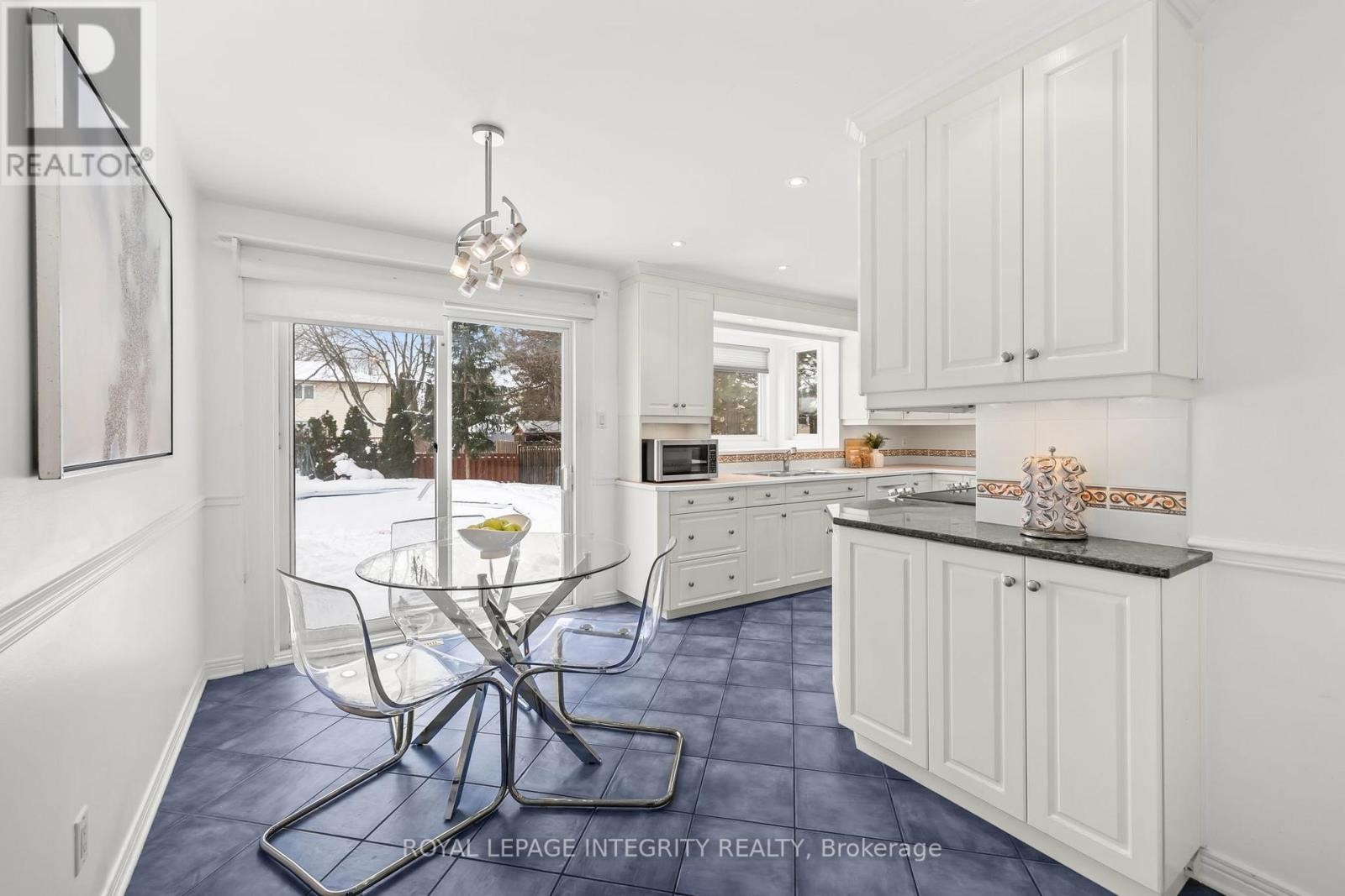 












830 ACADIAN GARDENS

,
Ottawa,




Ontario
K1C2V6

