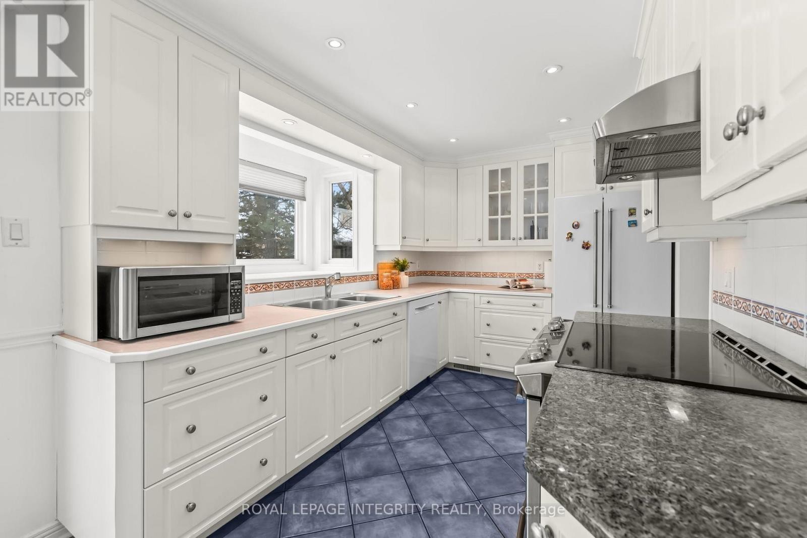 












830 ACADIAN GARDENS

,
Ottawa,




Ontario
K1C2V6

