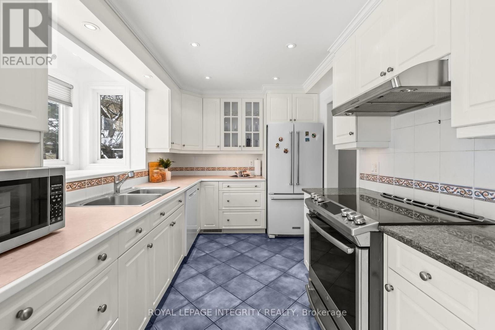 












830 ACADIAN GARDENS

,
Ottawa,




Ontario
K1C2V6

