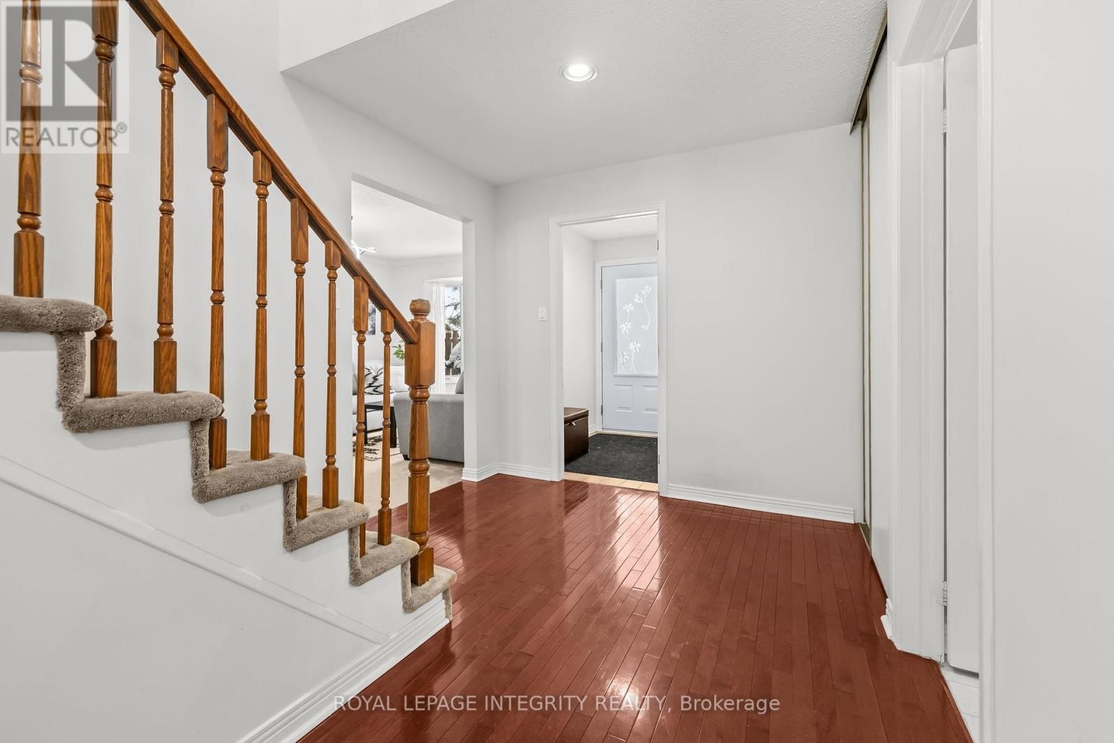 












830 ACADIAN GARDENS

,
Ottawa,




Ontario
K1C2V6

