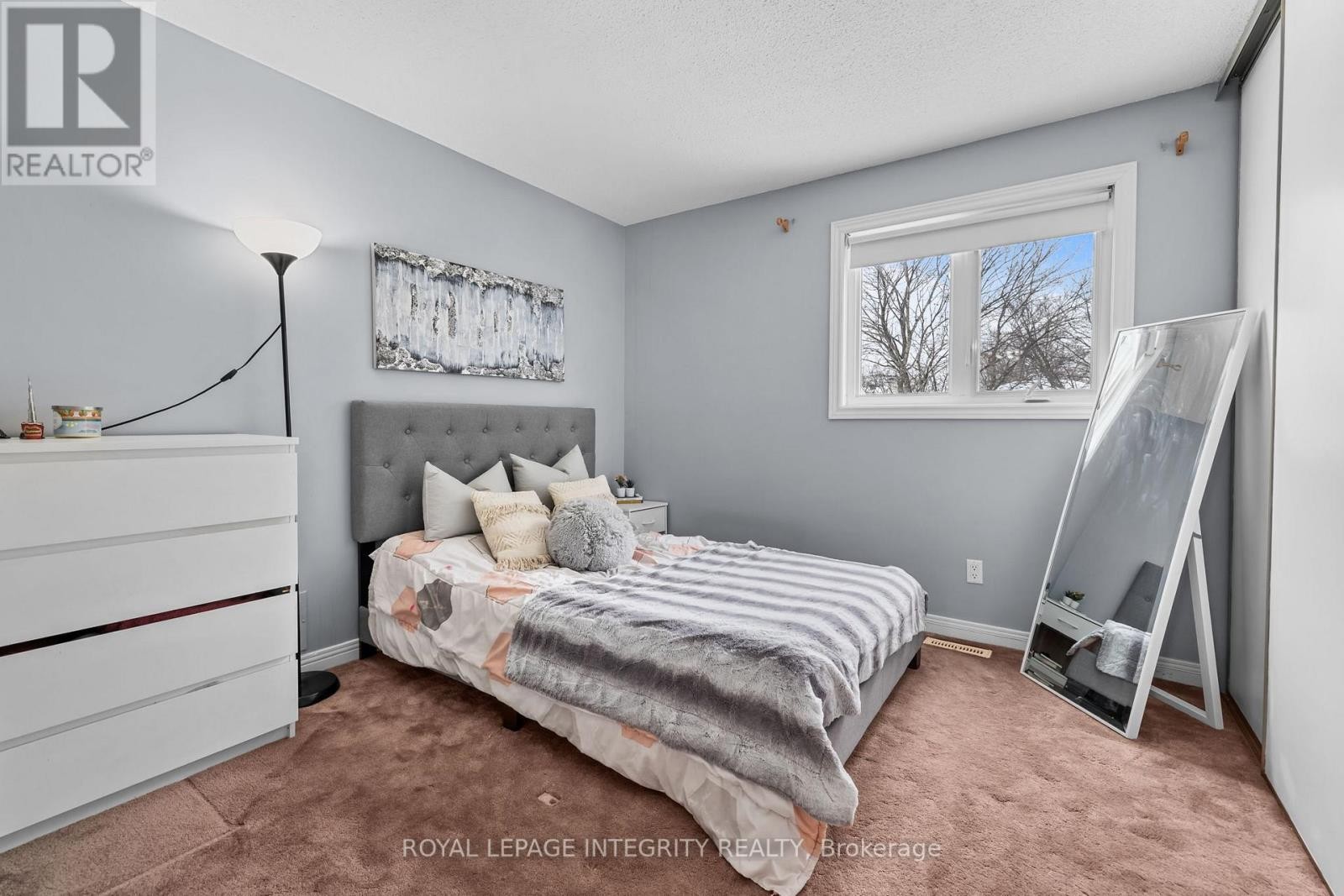 












830 ACADIAN GARDENS

,
Ottawa,




Ontario
K1C2V6

