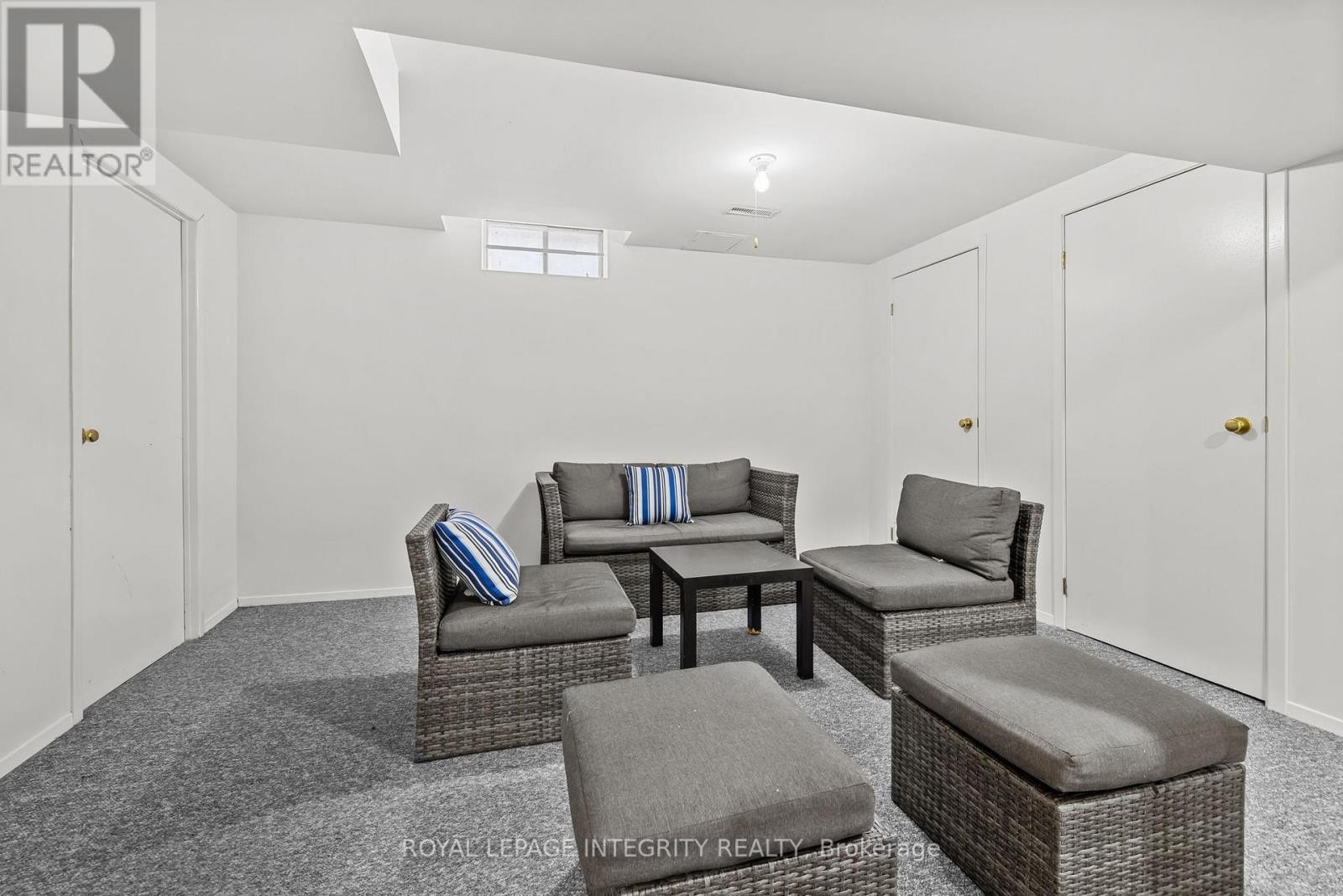 












830 ACADIAN GARDENS

,
Ottawa,




Ontario
K1C2V6

