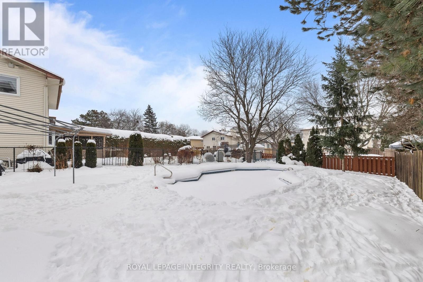 












830 ACADIAN GARDENS

,
Ottawa,




Ontario
K1C2V6

