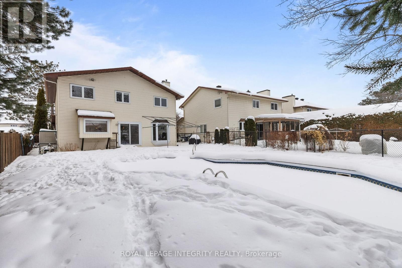 












830 ACADIAN GARDENS

,
Ottawa,




Ontario
K1C2V6

