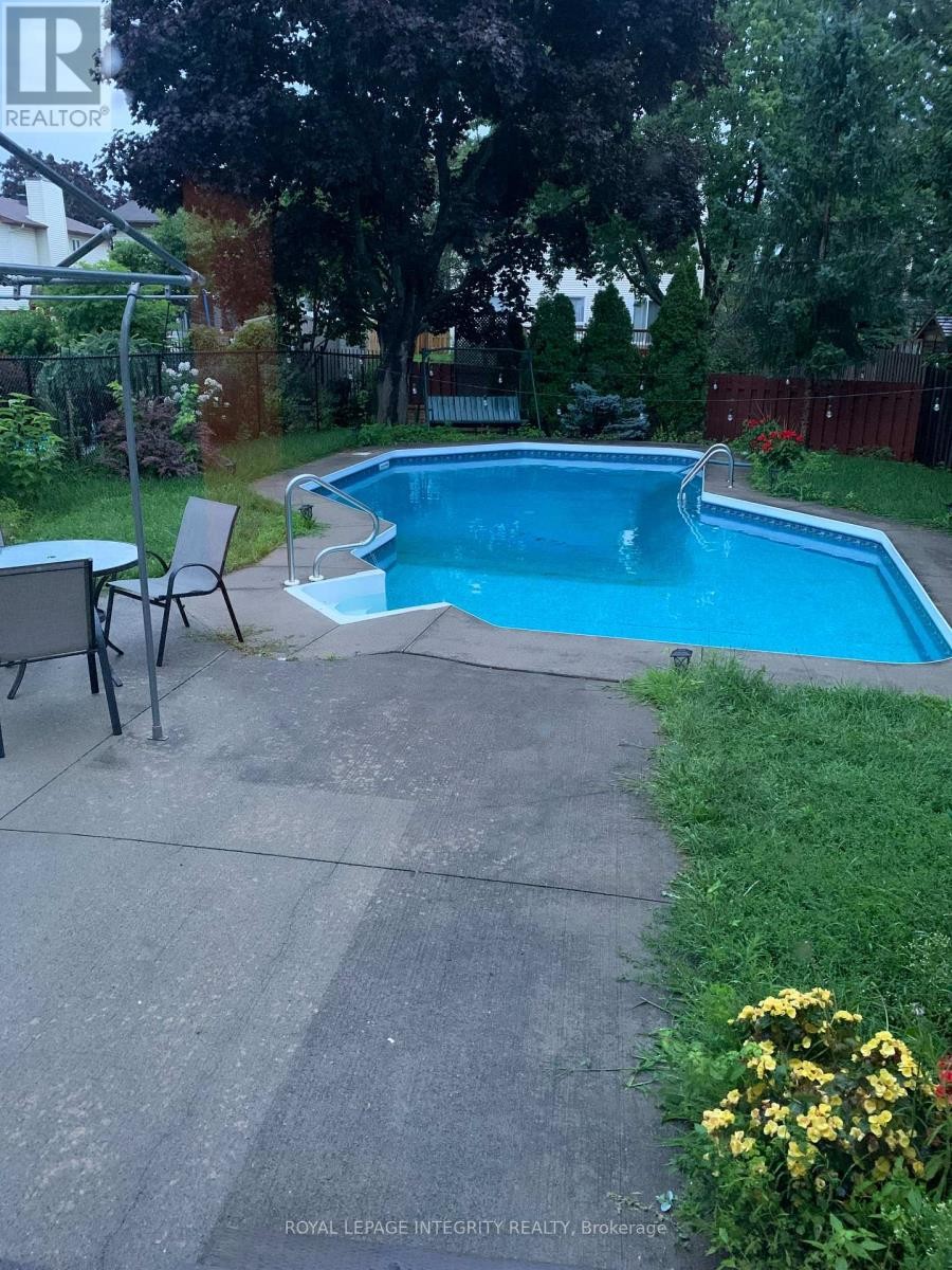 












830 ACADIAN GARDENS

,
Ottawa,




Ontario
K1C2V6

