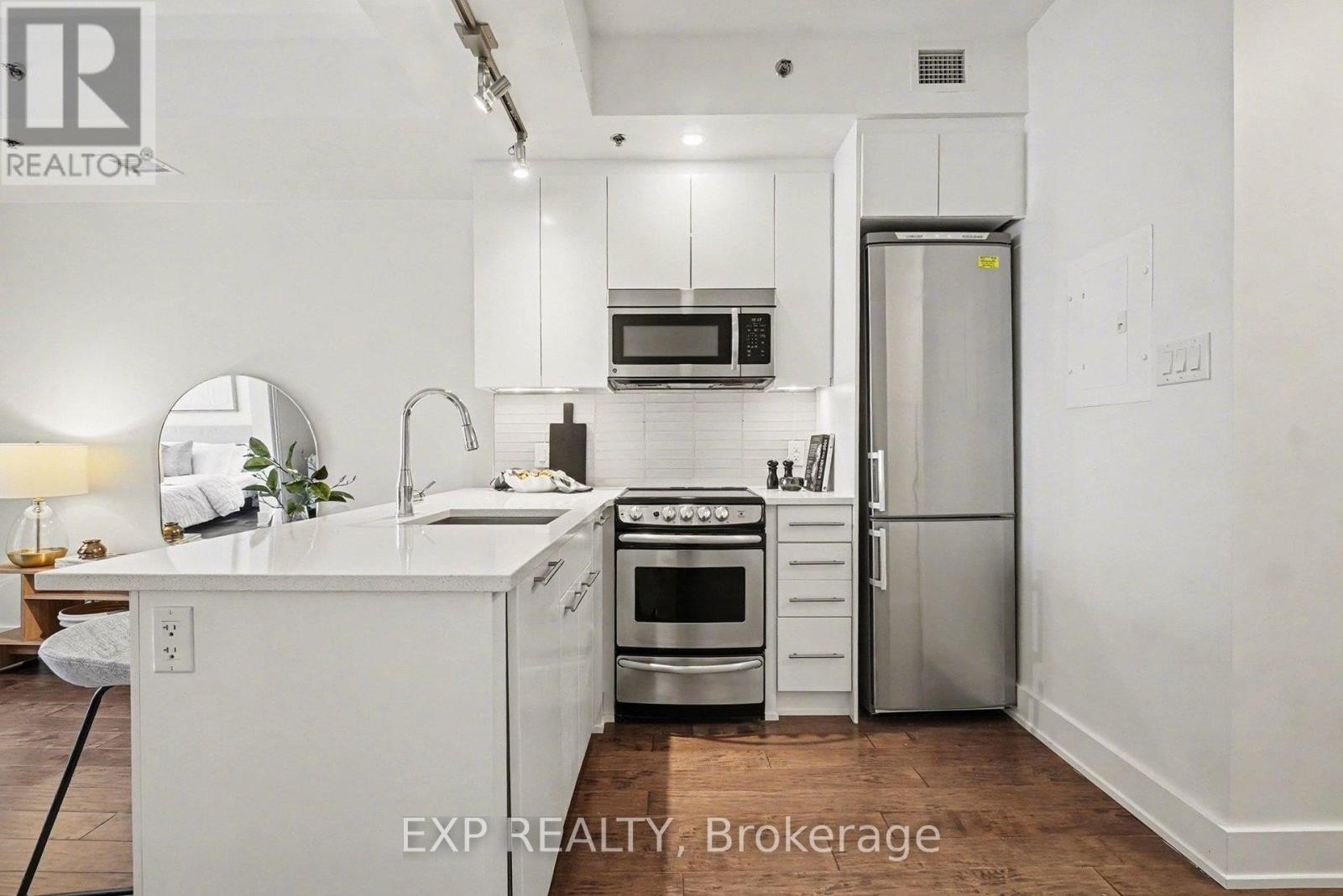 












410 - 108 RICHMOND ROAD

,
Ottawa,




Ontario
K1Z0B3

