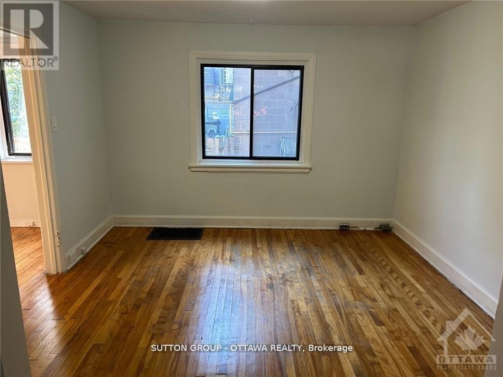 












50 ARMSTRONG STREET

,
Ottawa,




Ontario
K1Y2V7

