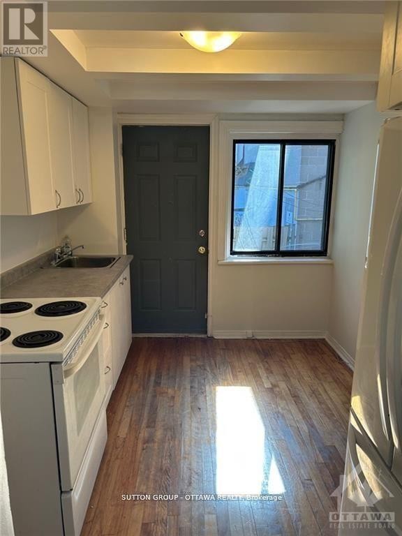 












50 ARMSTRONG STREET

,
Ottawa,




Ontario
K1Y2V7

