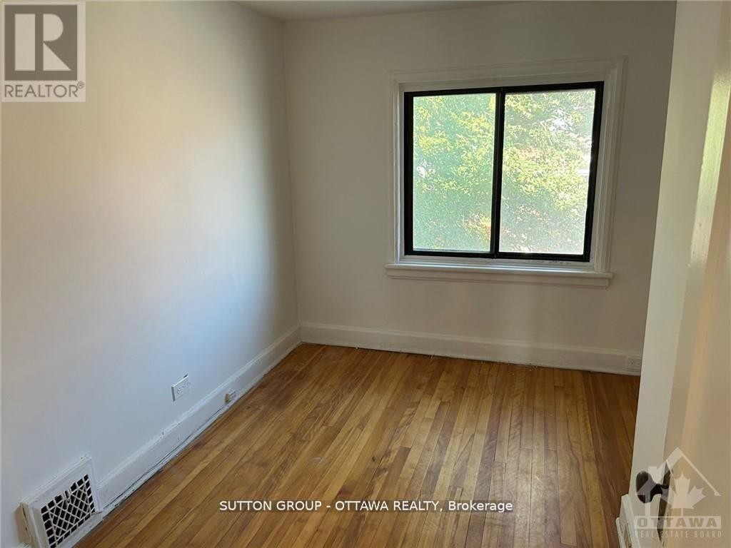 












50 ARMSTRONG STREET

,
Ottawa,




Ontario
K1Y2V7

