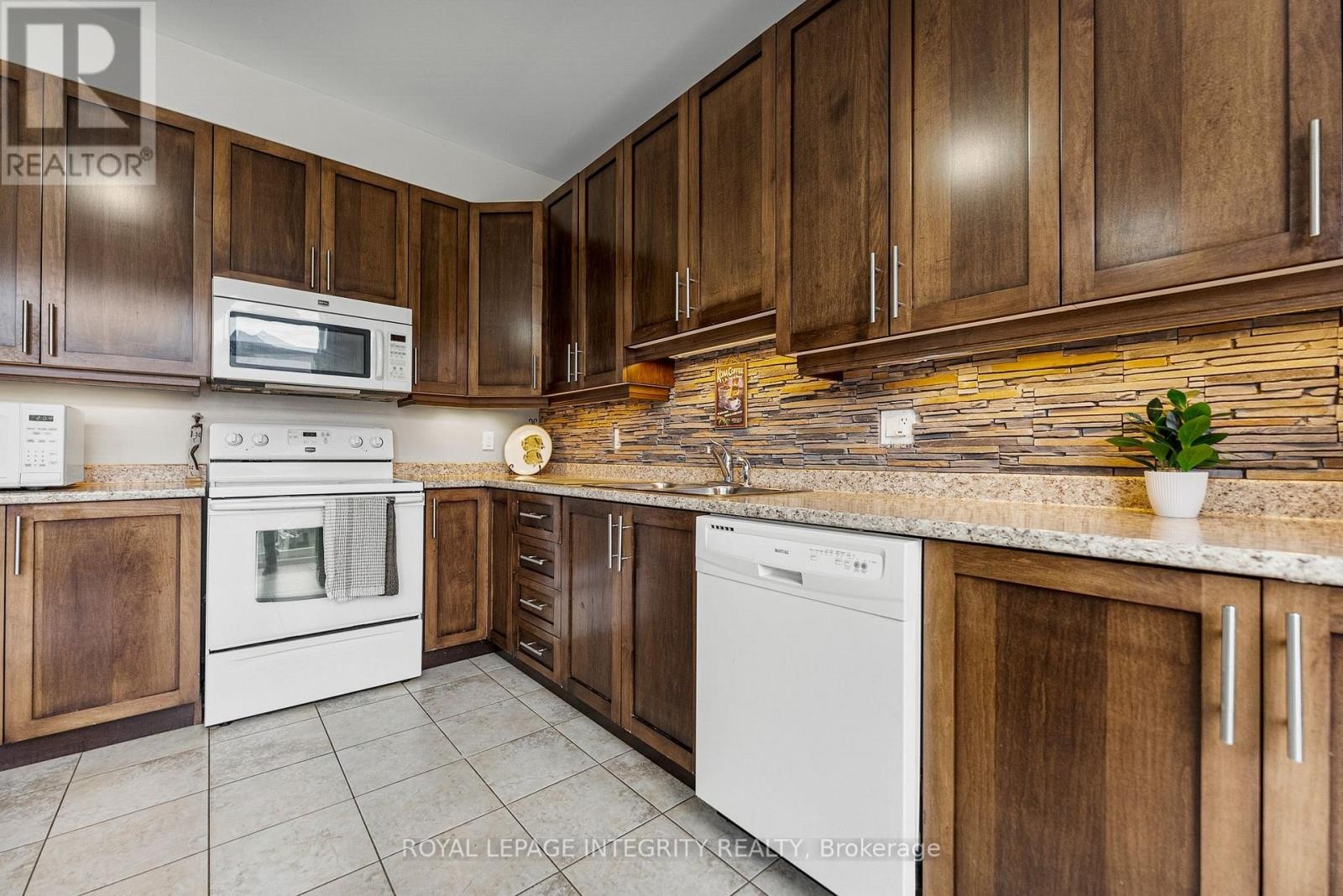 












53 WILLOWSHORE WAY

,
Carleton Place,




Ontario
K7C0B1

