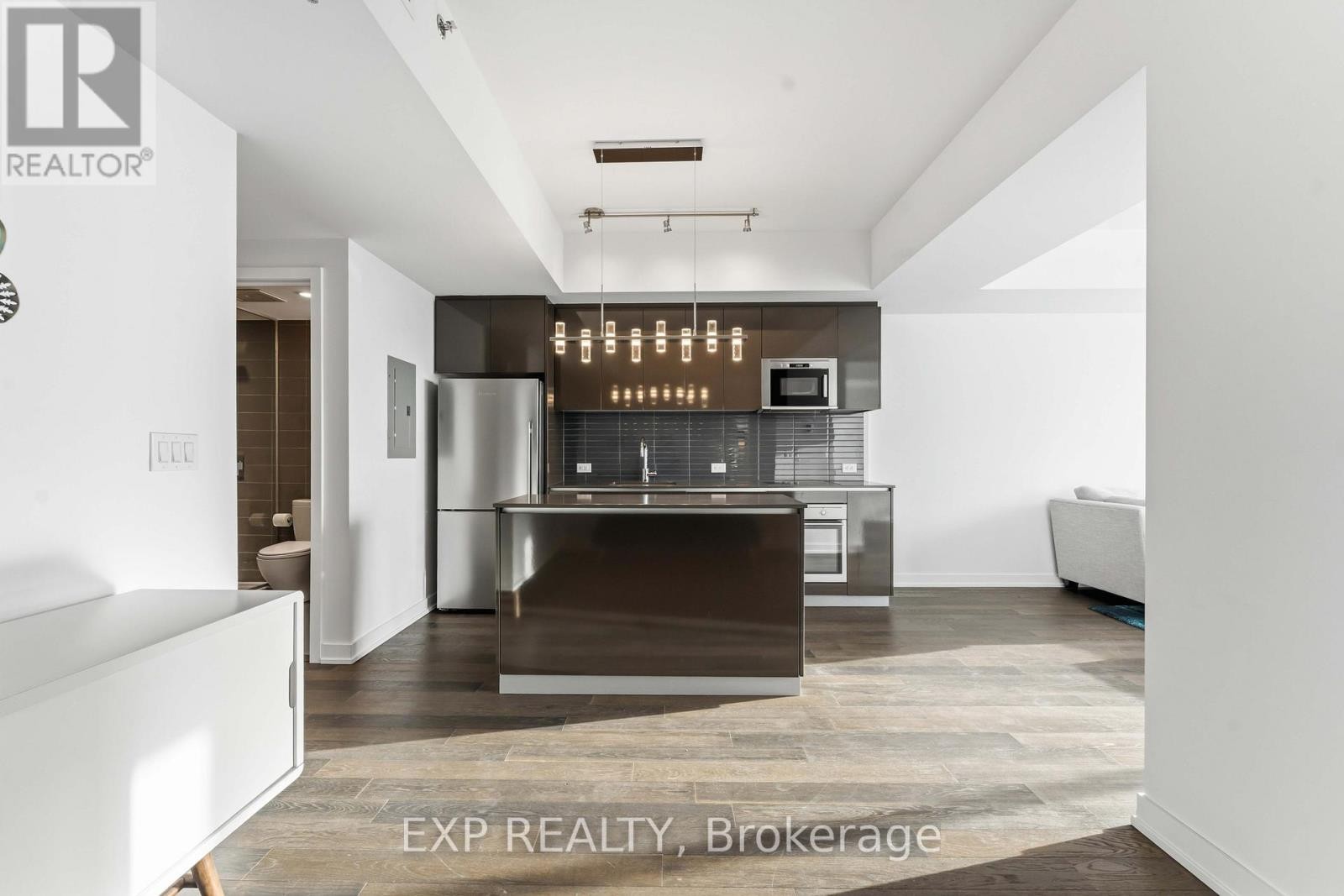 












2102 - 199 SLATER STREET

,
Ottawa,




Ontario
K1P0C8

