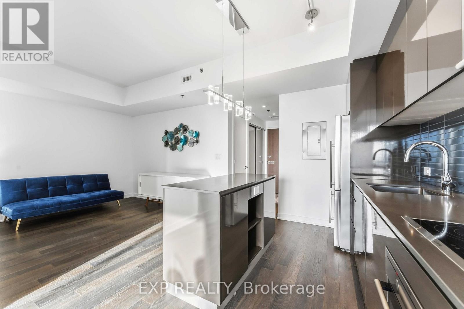 












2102 - 199 SLATER STREET

,
Ottawa,




Ontario
K1P0C8

