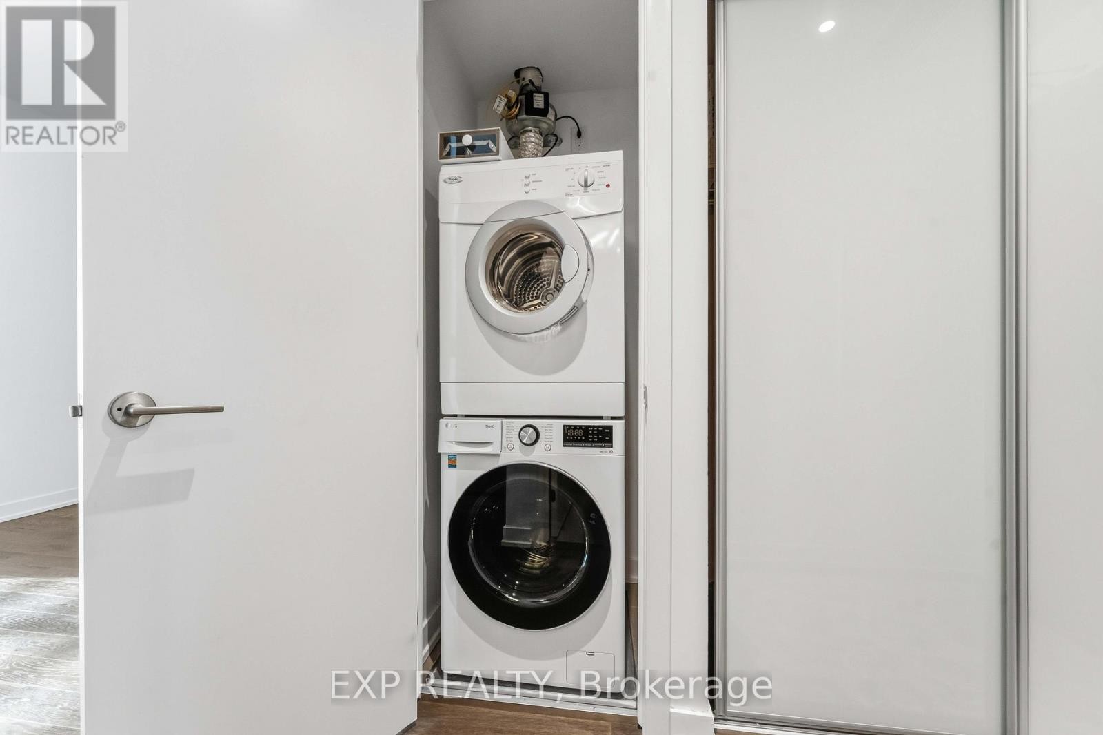 












2102 - 199 SLATER STREET

,
Ottawa,




Ontario
K1P0C8

