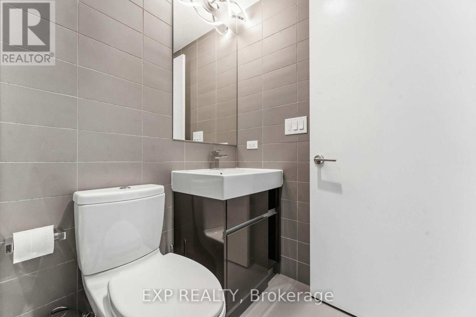 












2102 - 199 SLATER STREET

,
Ottawa,




Ontario
K1P0C8

