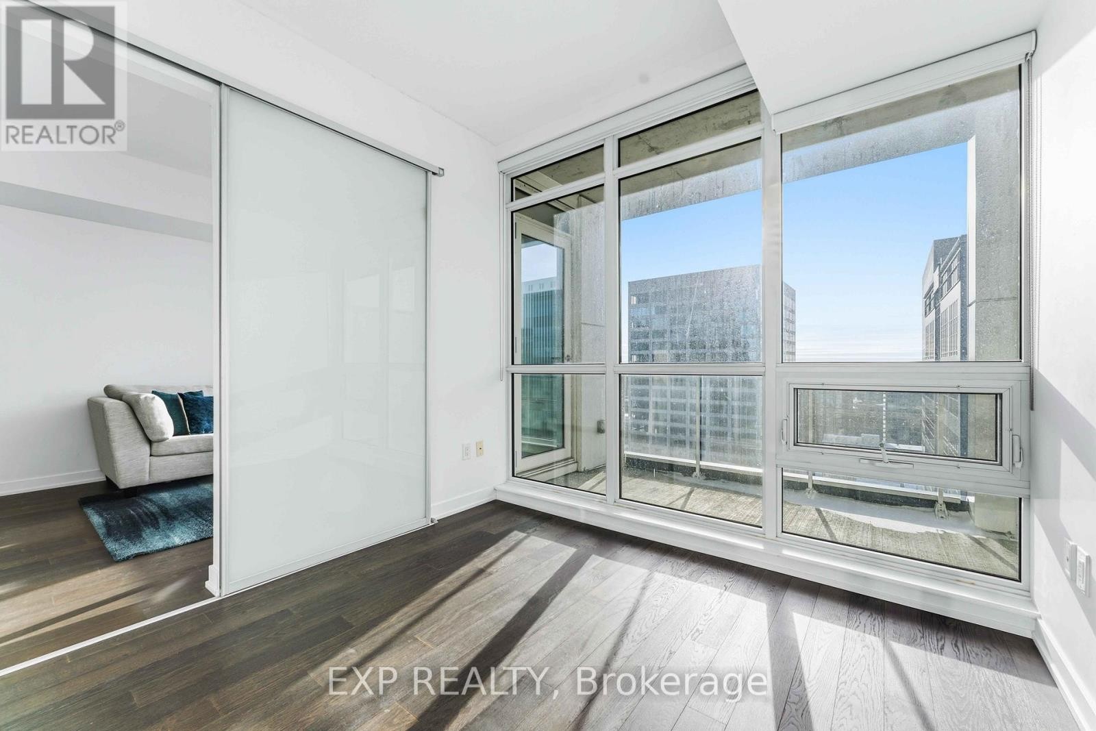 












2102 - 199 SLATER STREET

,
Ottawa,




Ontario
K1P0C8

