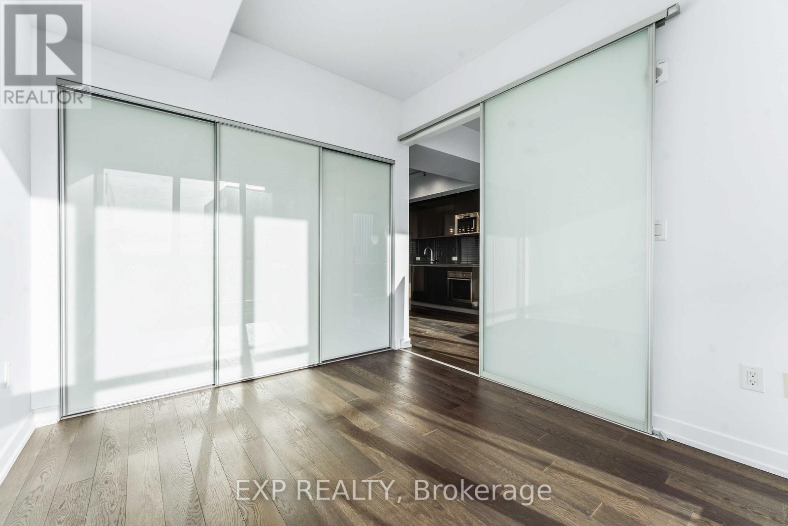 












2102 - 199 SLATER STREET

,
Ottawa,




Ontario
K1P0C8

