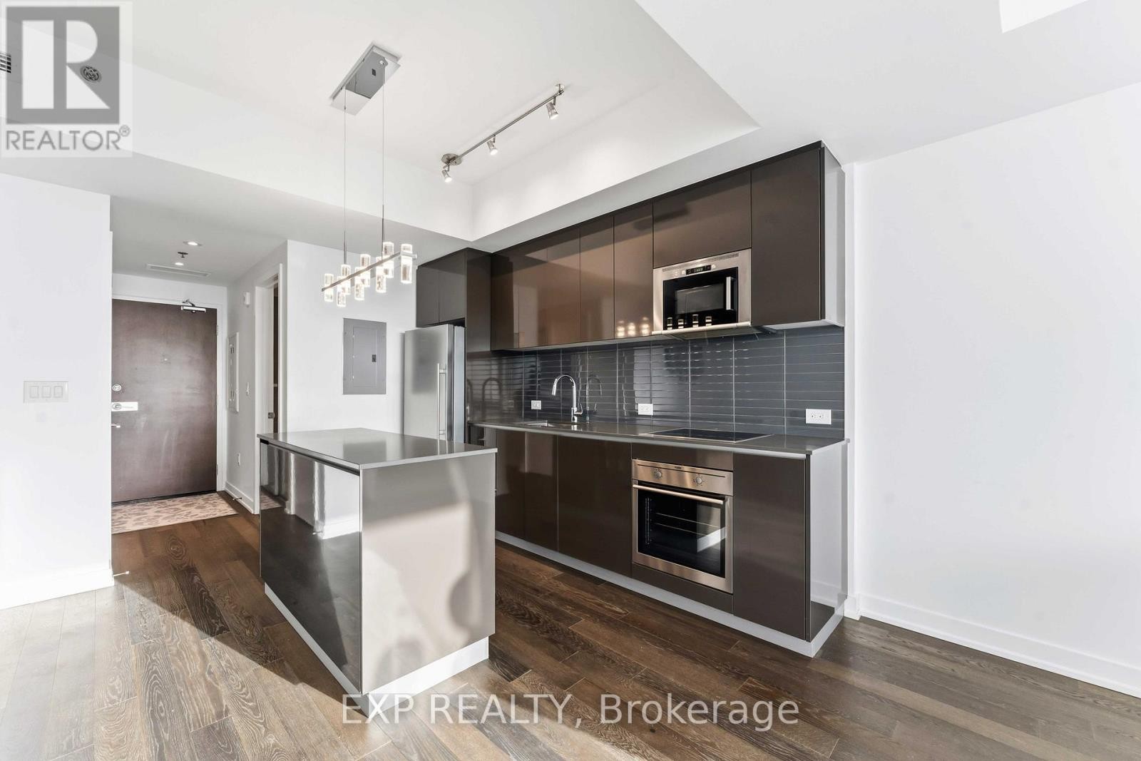 












2102 - 199 SLATER STREET

,
Ottawa,




Ontario
K1P0C8

