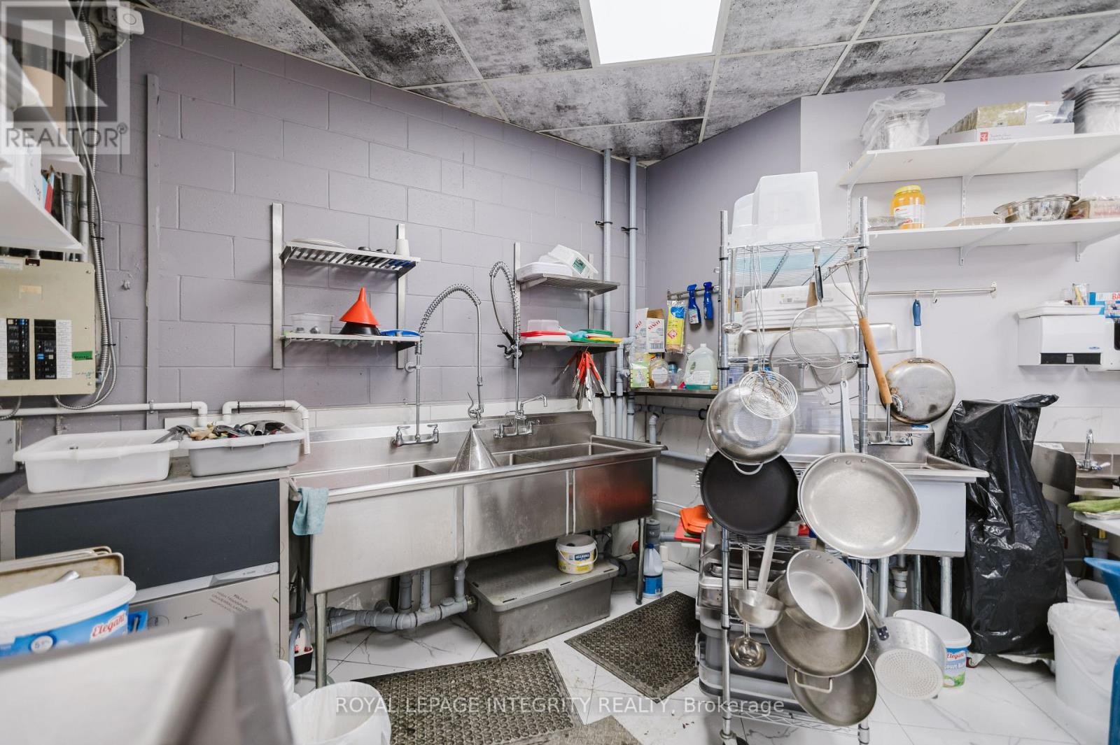 












11 - 1950 MERIVALE ROAD

,
Ottawa,




Ontario
K2G5T5

