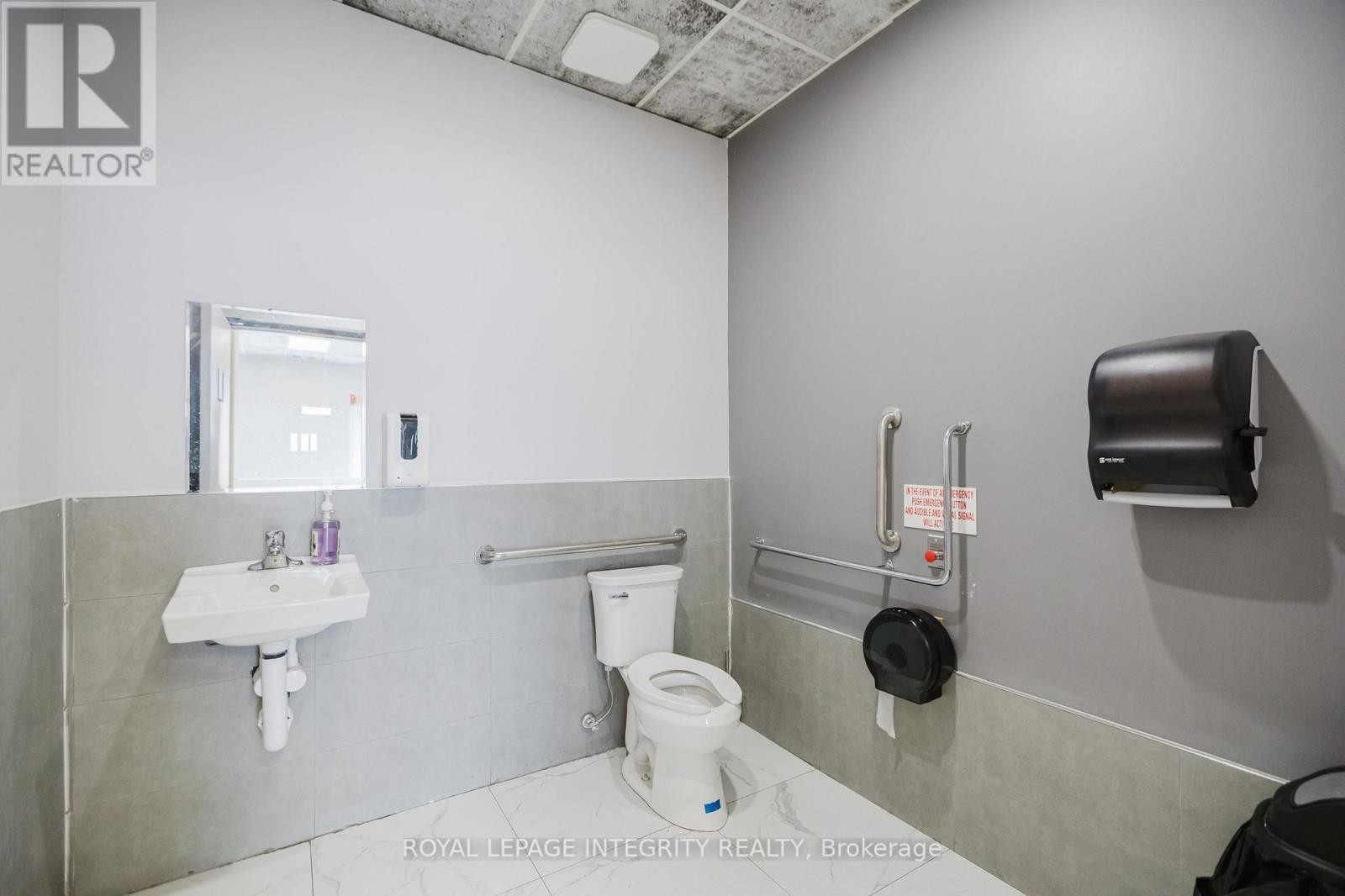 












11 - 1950 MERIVALE ROAD

,
Ottawa,




Ontario
K2G5T5

