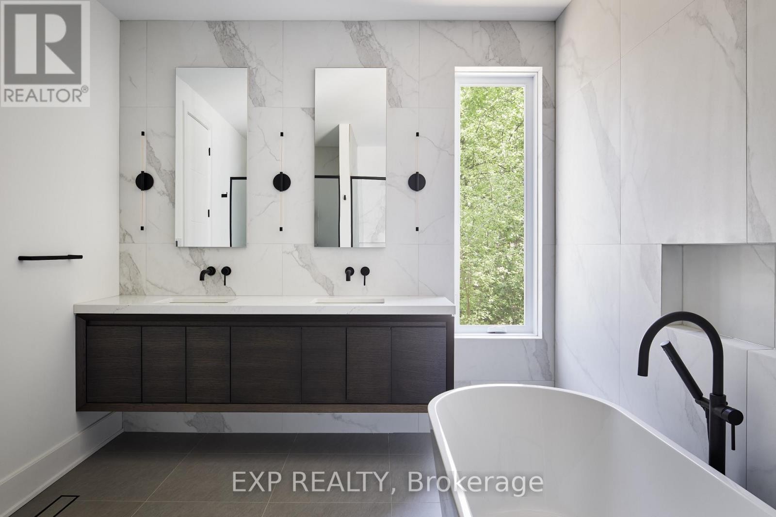 












32 CLOVELLY ROAD

,
Ottawa,




Ontario
K1J6M2

