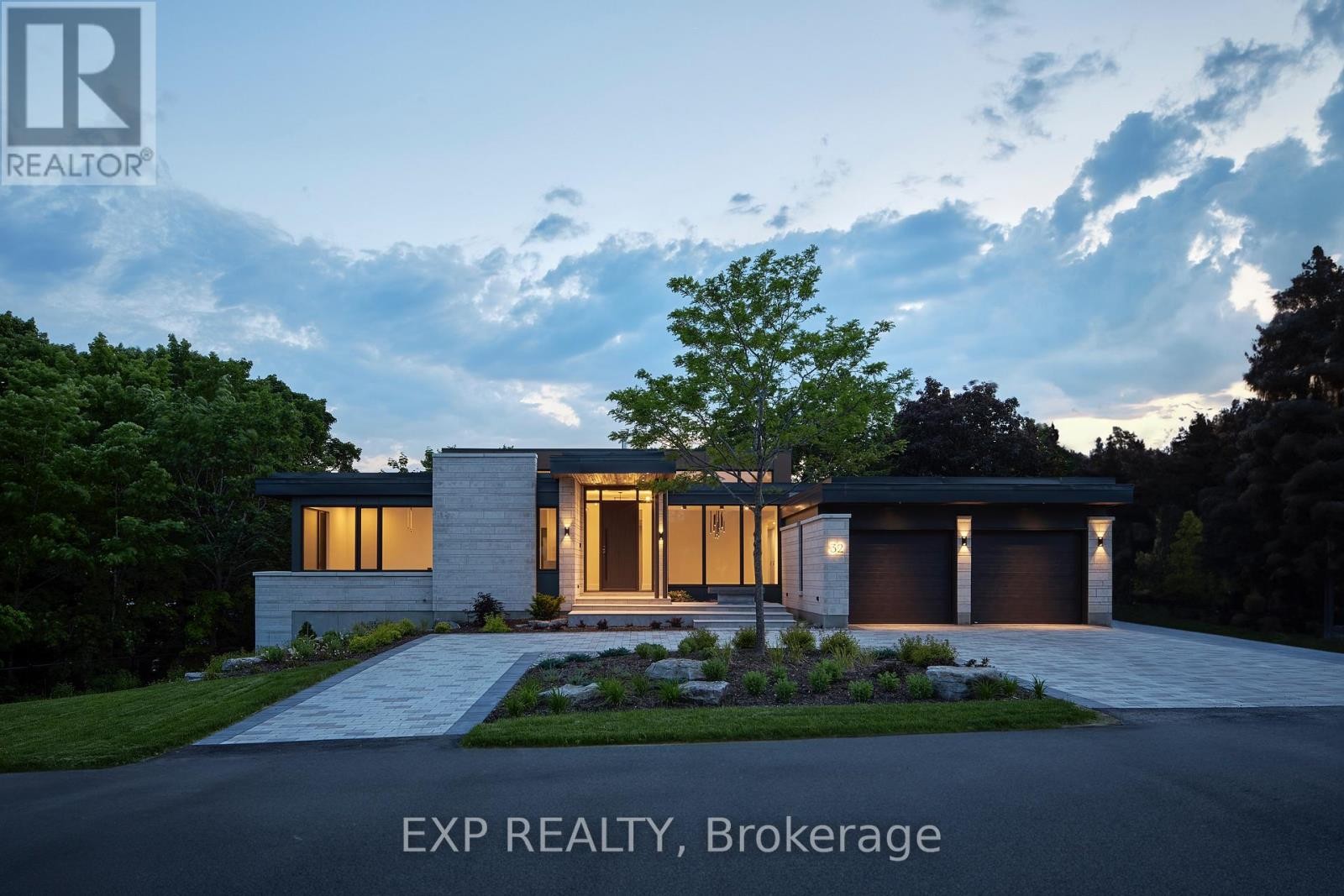 












32 CLOVELLY ROAD

,
Ottawa,




Ontario
K1J6M2

