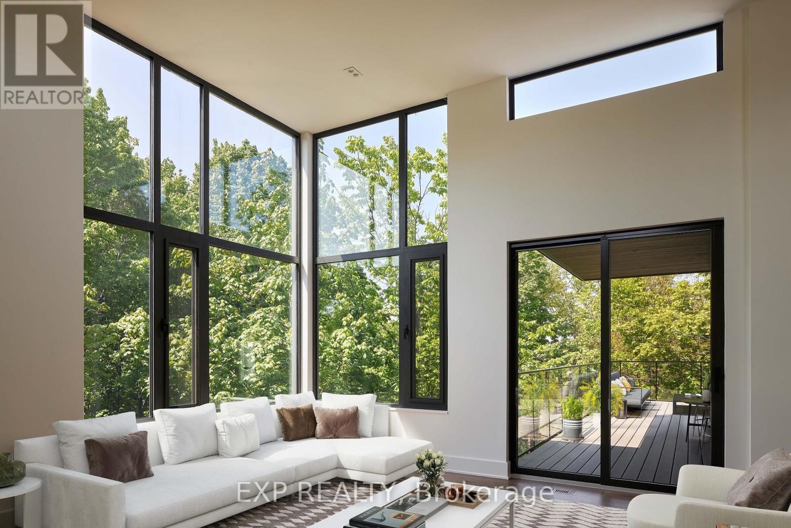 












32 CLOVELLY ROAD

,
Ottawa,




Ontario
K1J6M2

