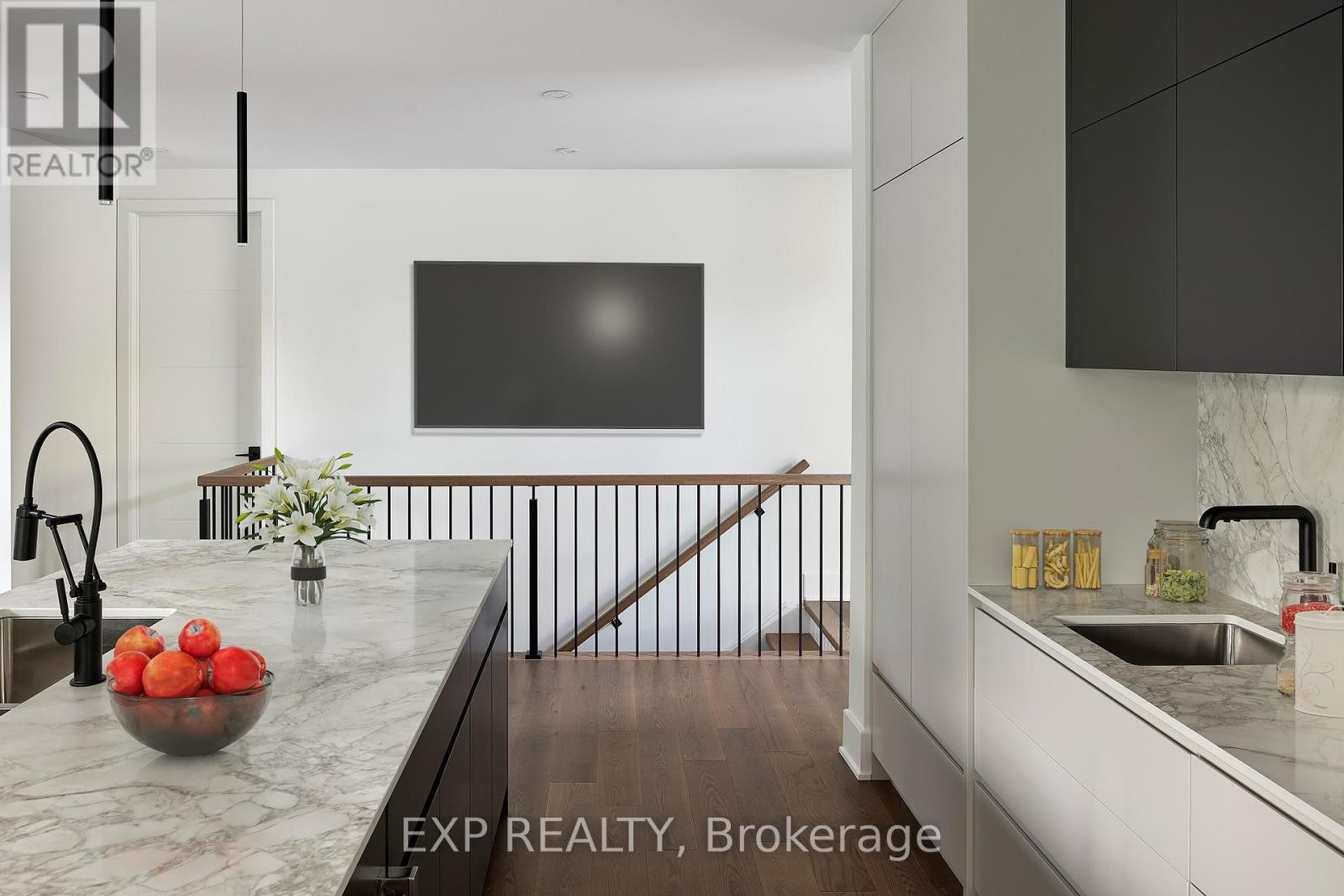 












32 CLOVELLY ROAD

,
Ottawa,




Ontario
K1J6M2

