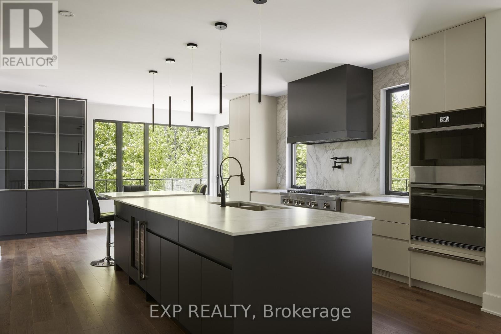 












32 CLOVELLY ROAD

,
Ottawa,




Ontario
K1J6M2

