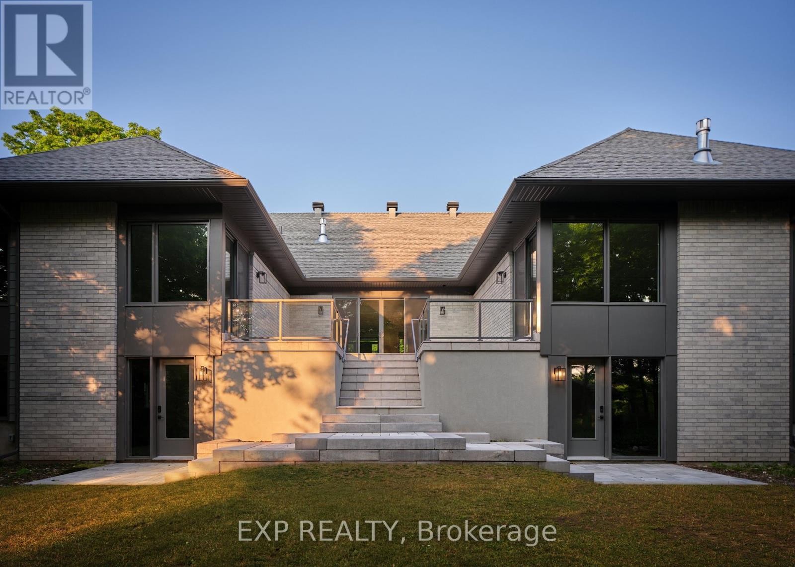 












26 CLOVELLY ROAD W

,
Ottawa,




Ontario
K1J6M2

