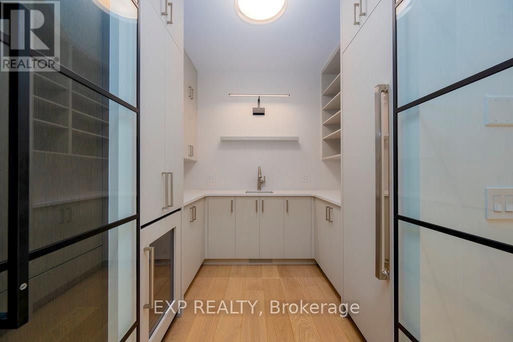 












26 CLOVELLY ROAD W

,
Ottawa,




Ontario
K1J6M2

