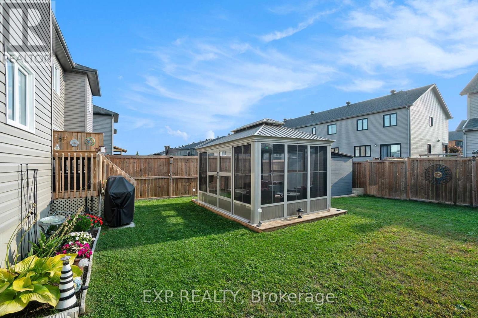 












704 AZURE STREET

,
Russell,




Ontario
K4R1E5

