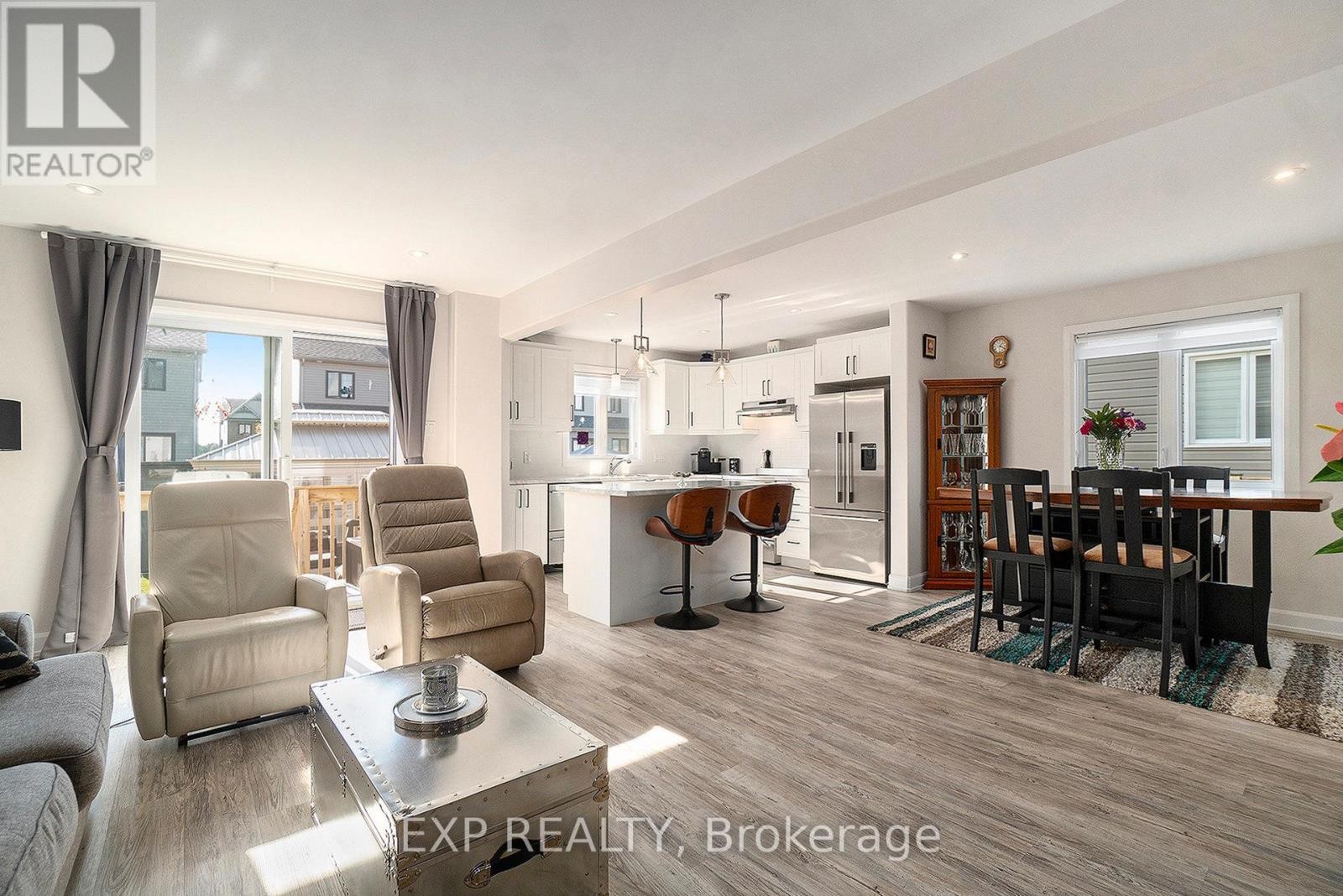 












704 AZURE STREET

,
Russell,




Ontario
K4R1E5

